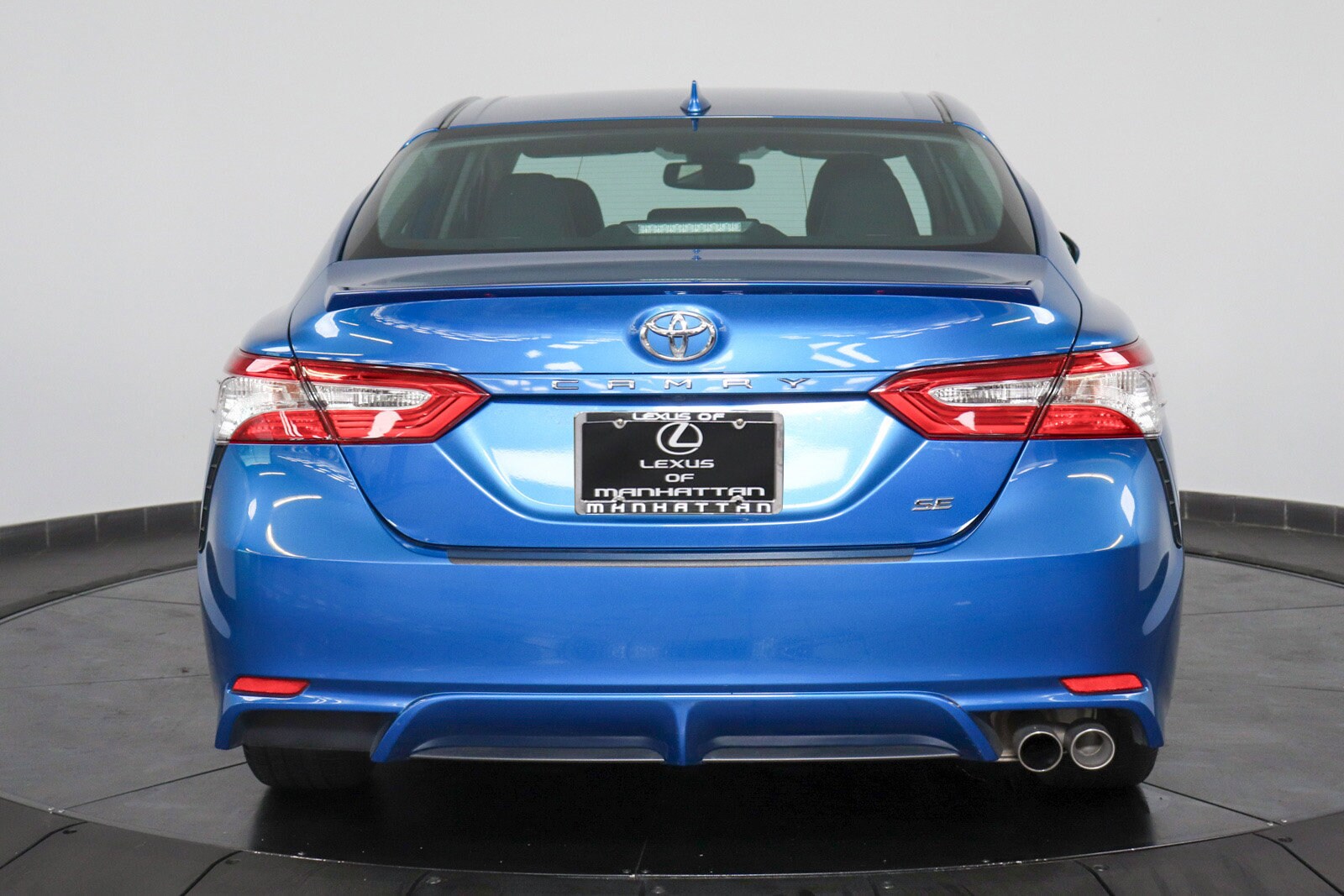 2020 Toyota Camry SE photo 4