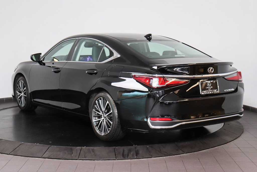 Used 2023 Lexus ES 300h