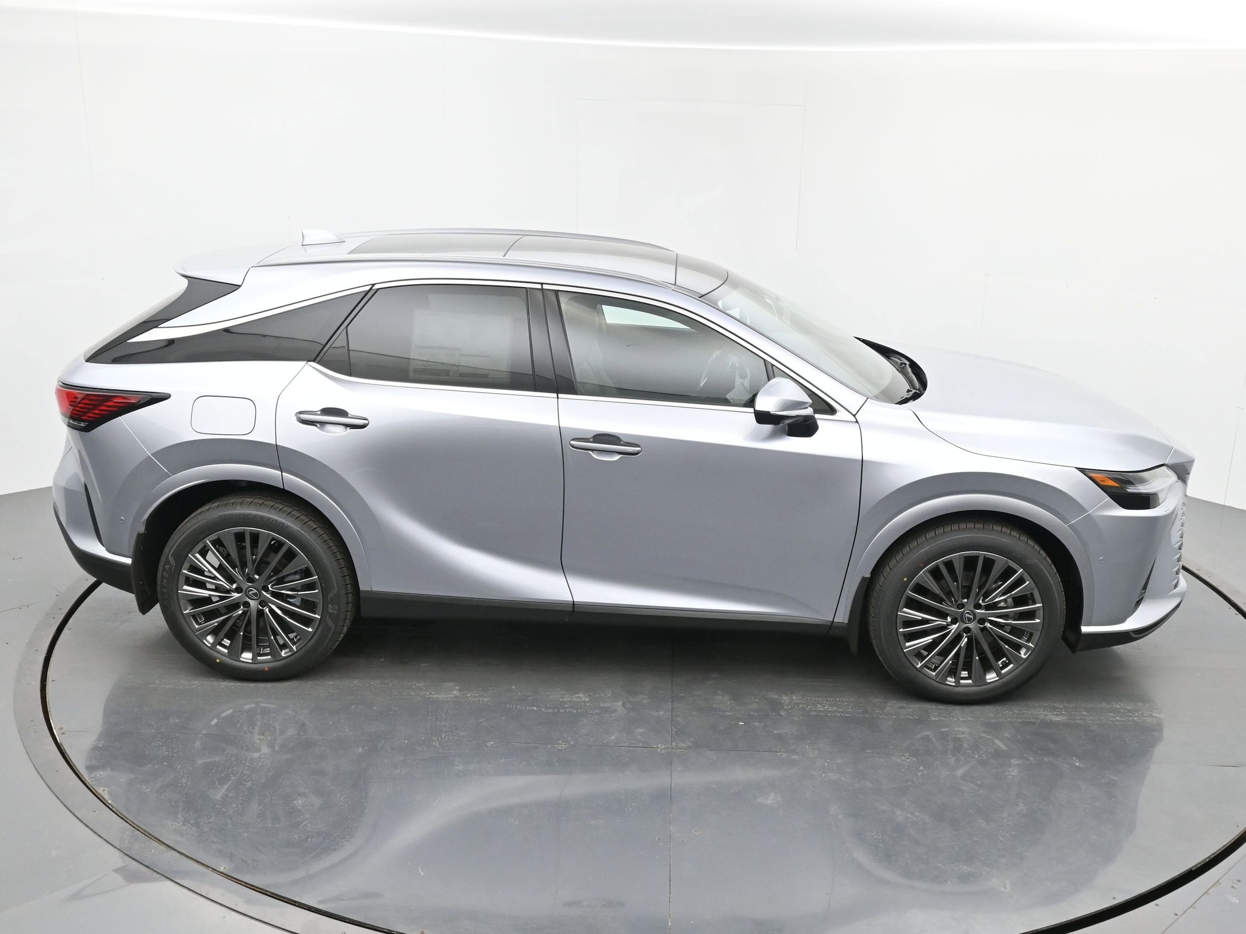 2026 Lexus RX 450h+ Luxury - Photo 28