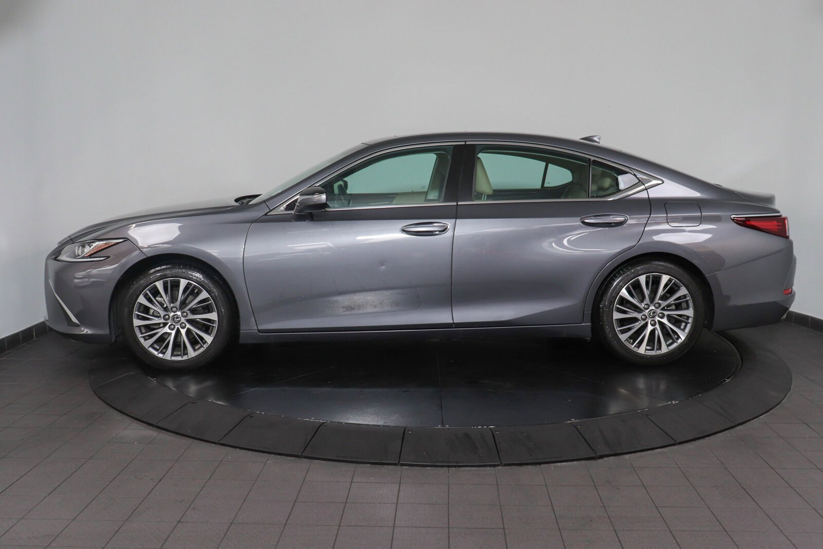 2019 Lexus ES 350 photo 2