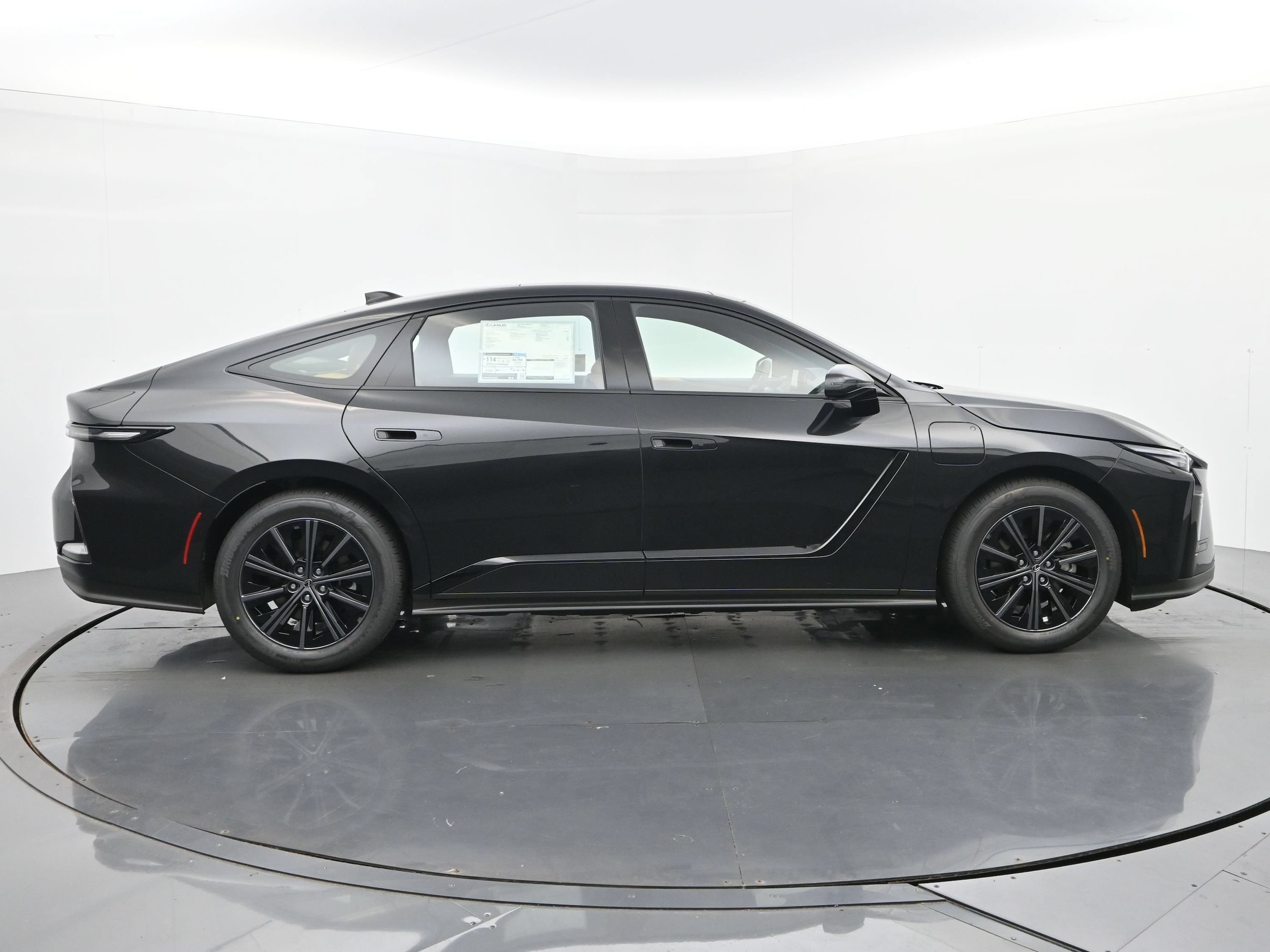 2026 Lexus ESe 6
