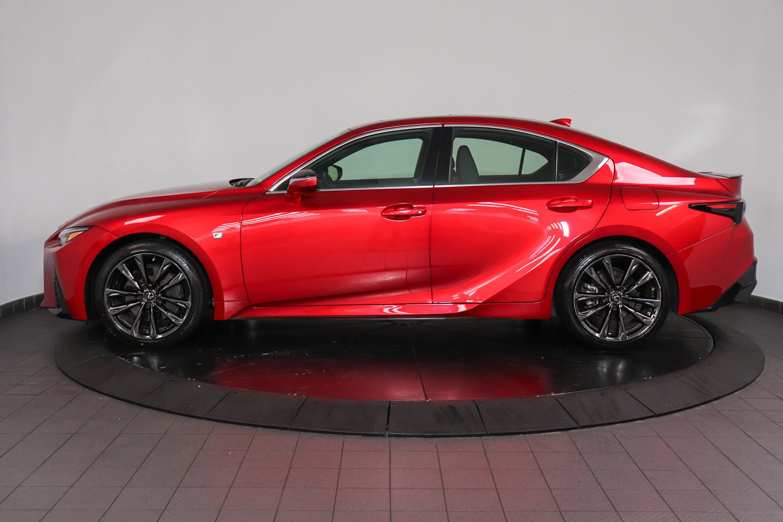 2022 Lexus IS 350 F SPORT photo 2