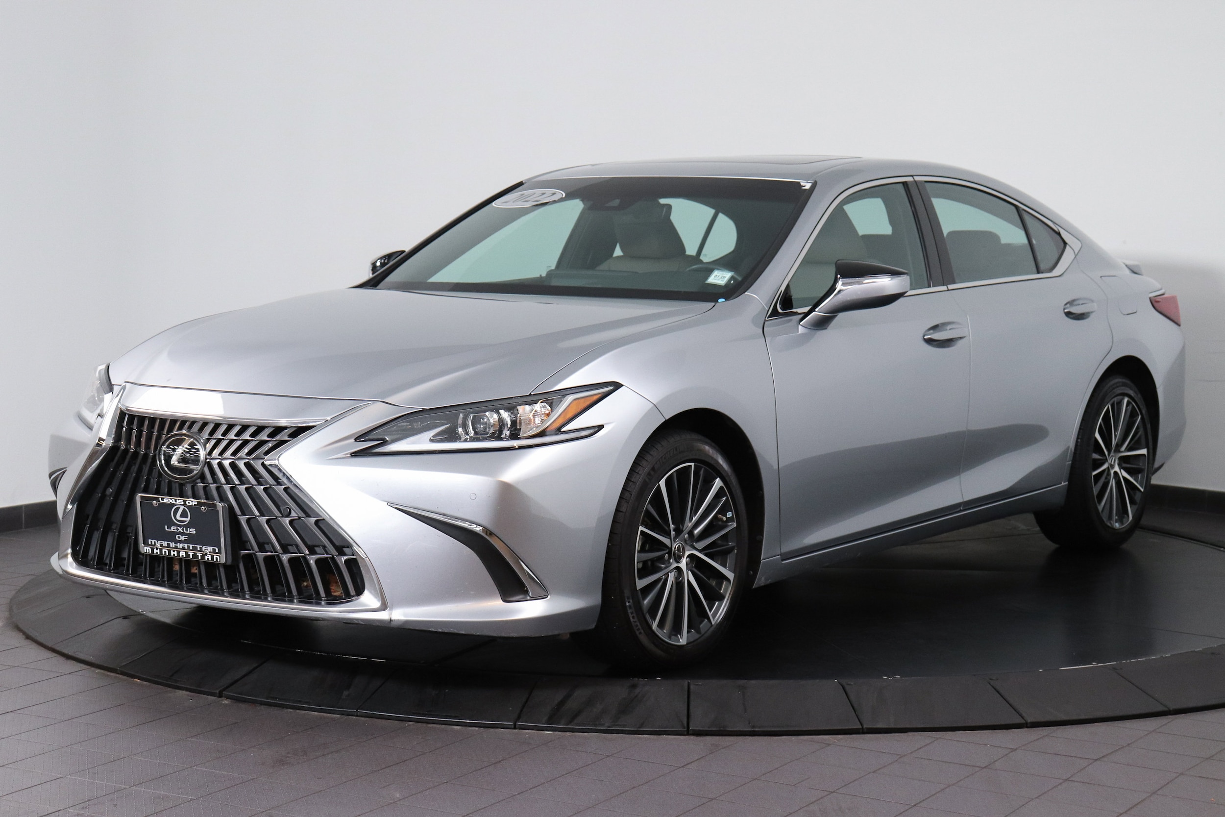 2022 Lexus ES 250's photo