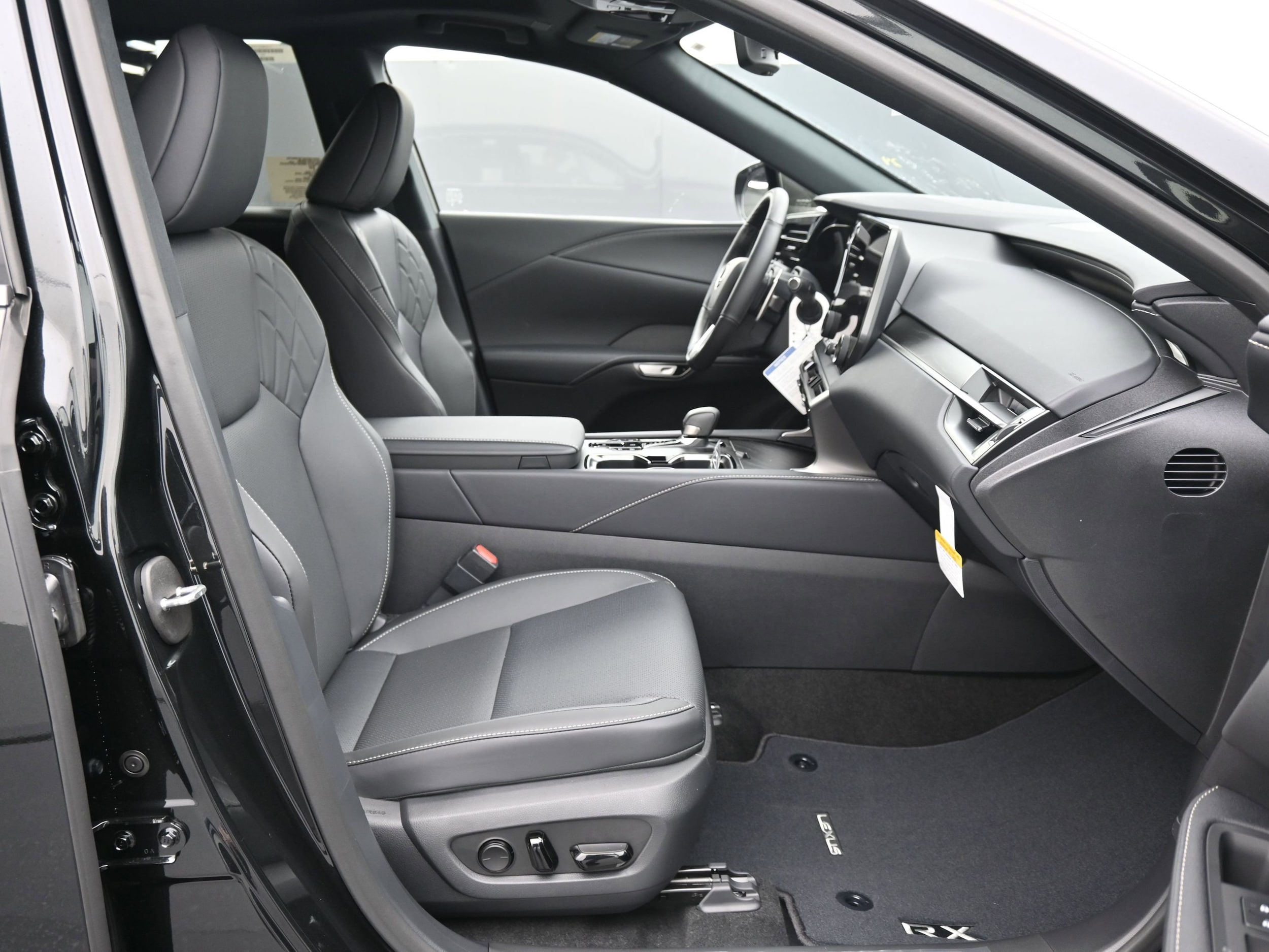 2026 Lexus RX 450h+ Premium - Photo 13