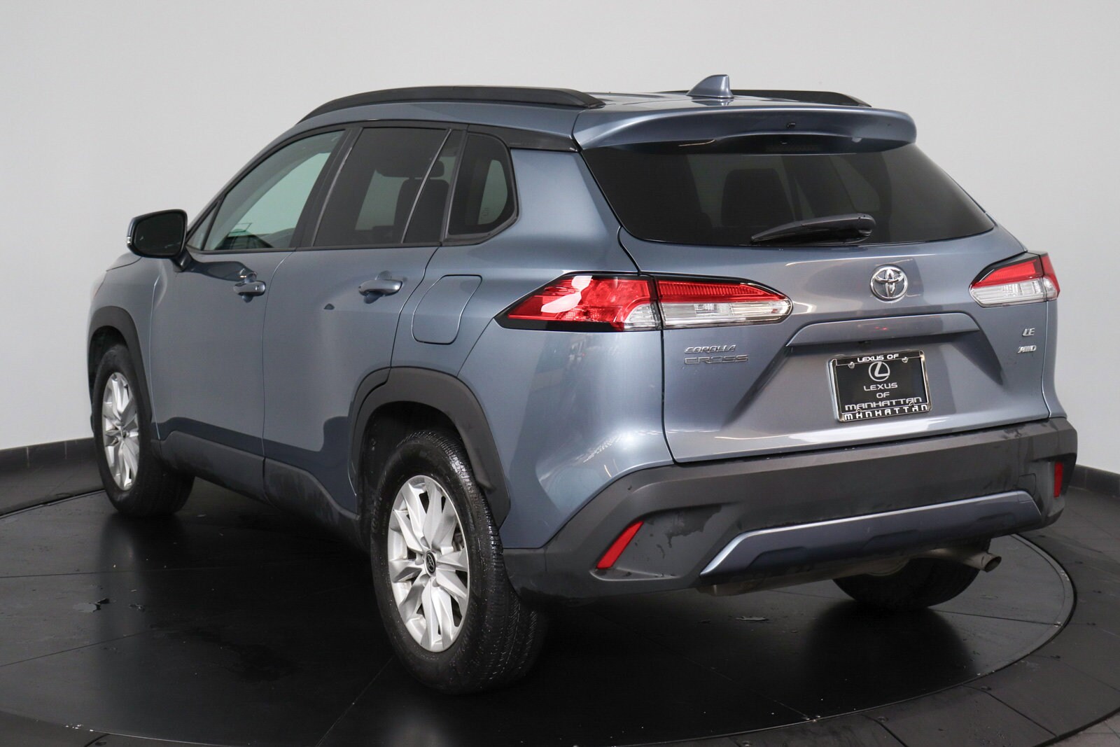 2023 Toyota Corolla Cross LE photo 3