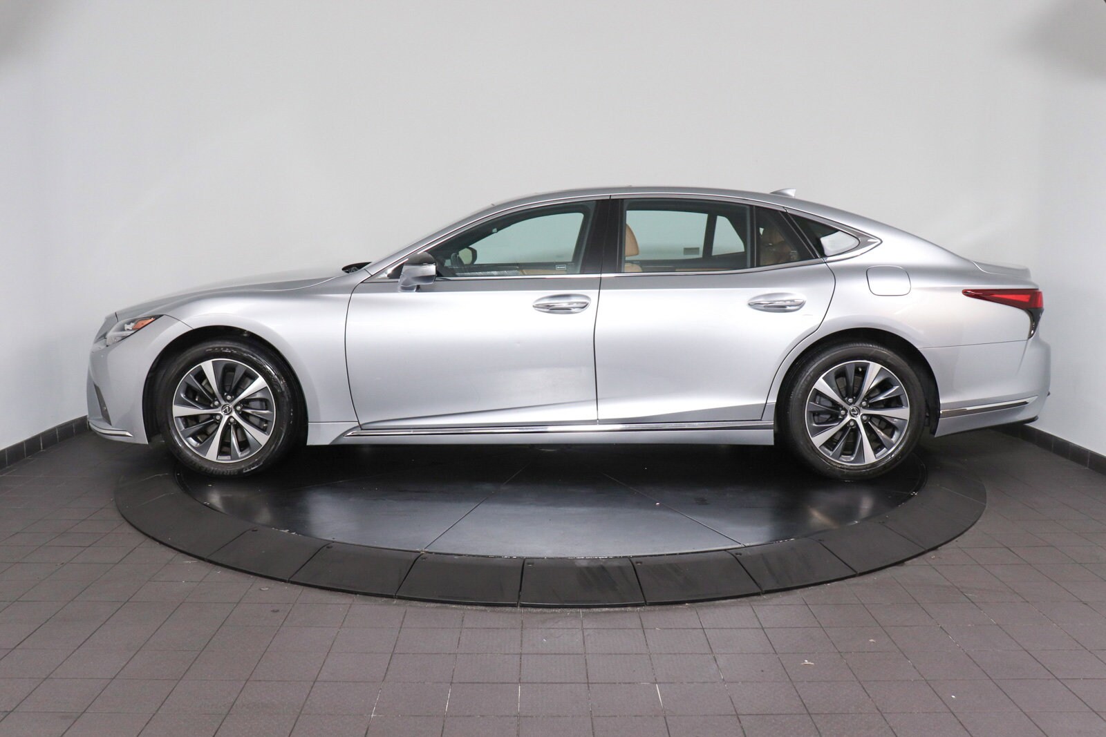 2021 Lexus LS 500 photo 2
