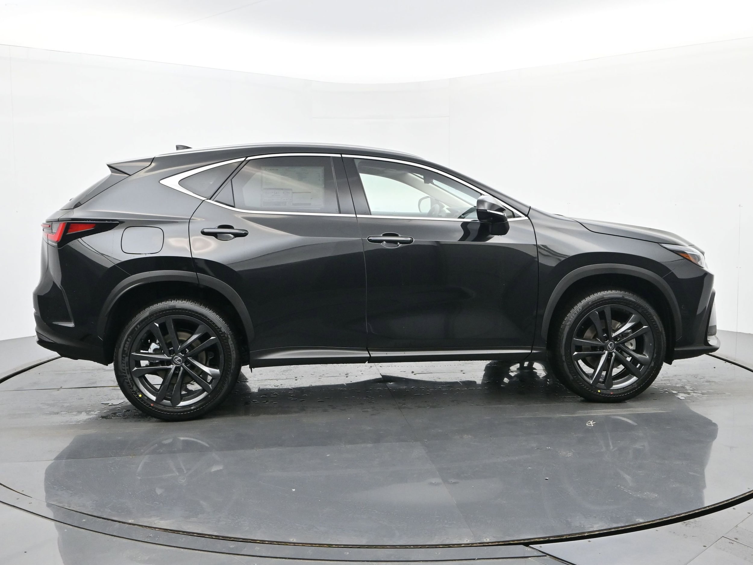 2026 Lexus NX 450h+ Luxury - Photo 6