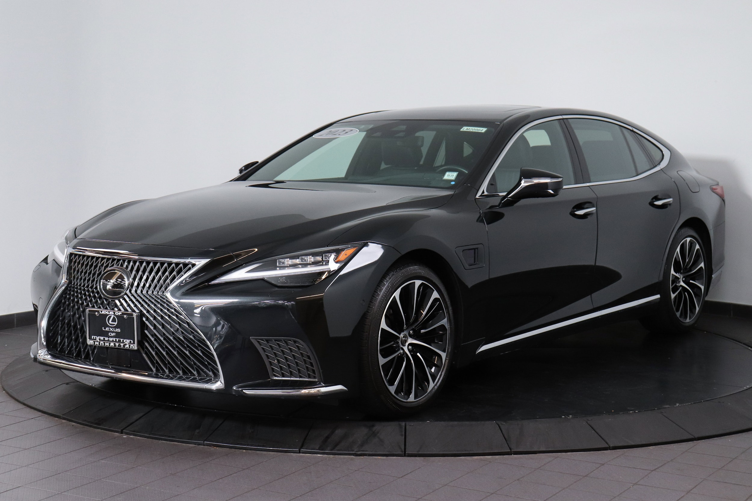 2023 Lexus LS Hybrid 500h's photo