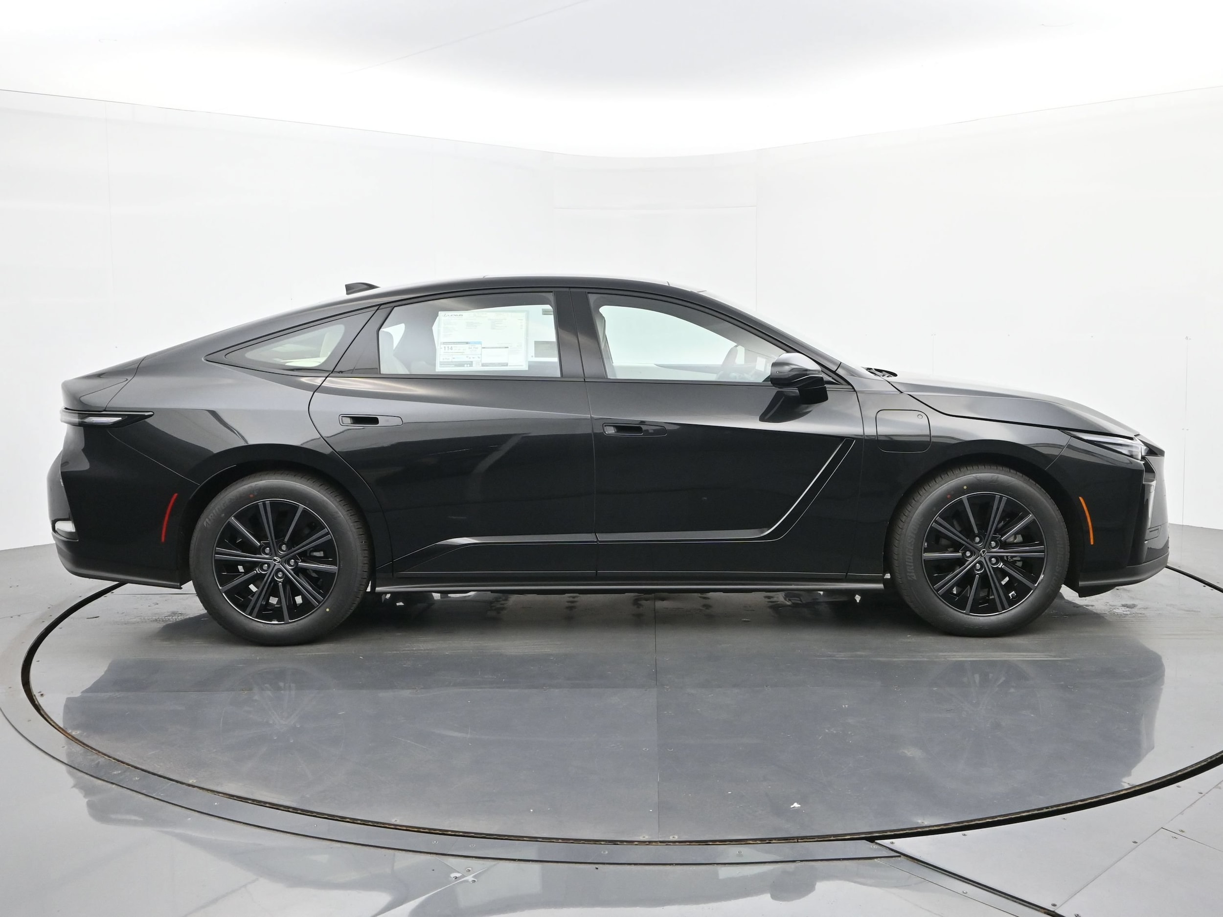 2026 Lexus ESe 6