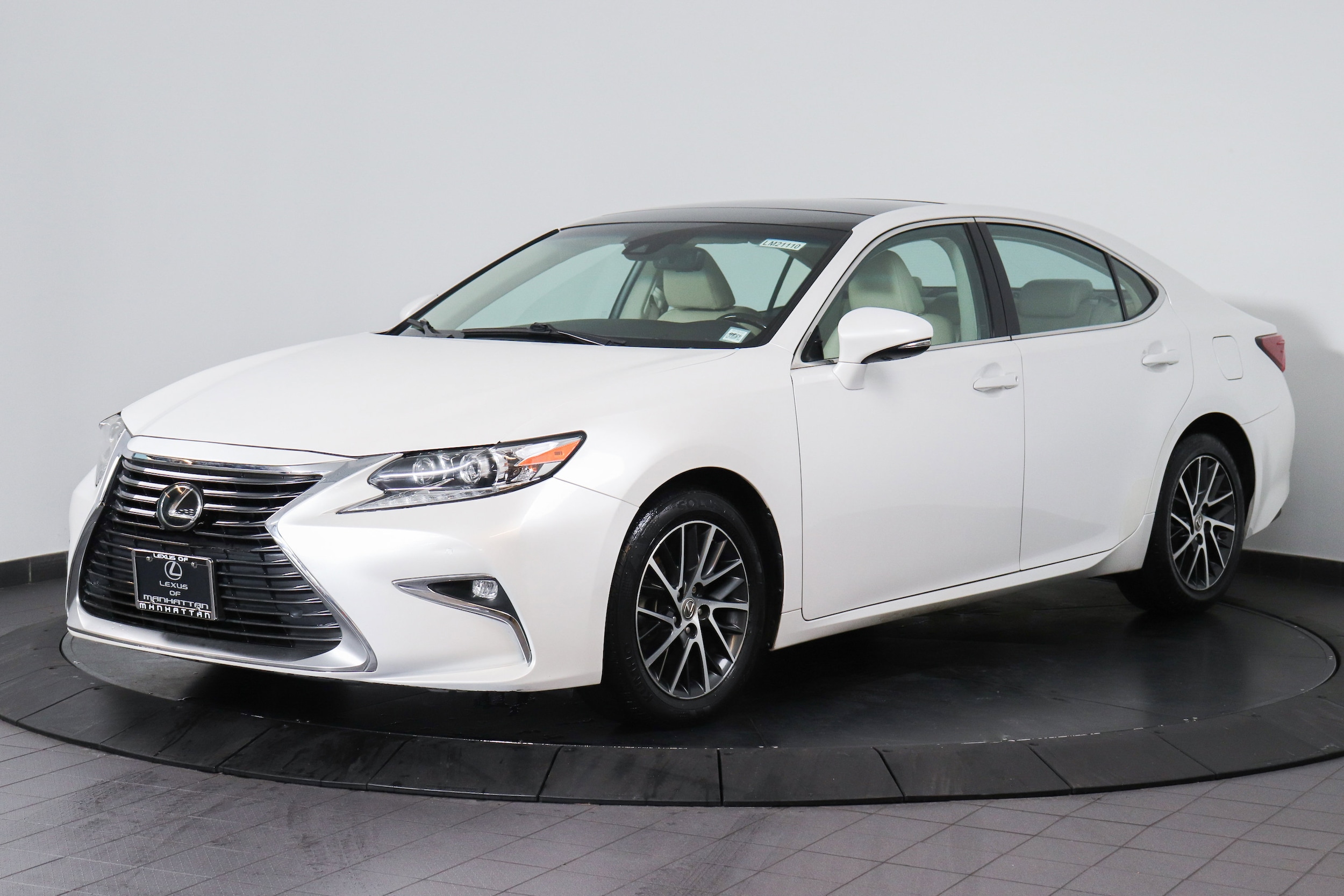 2017 Lexus ES 350's photo