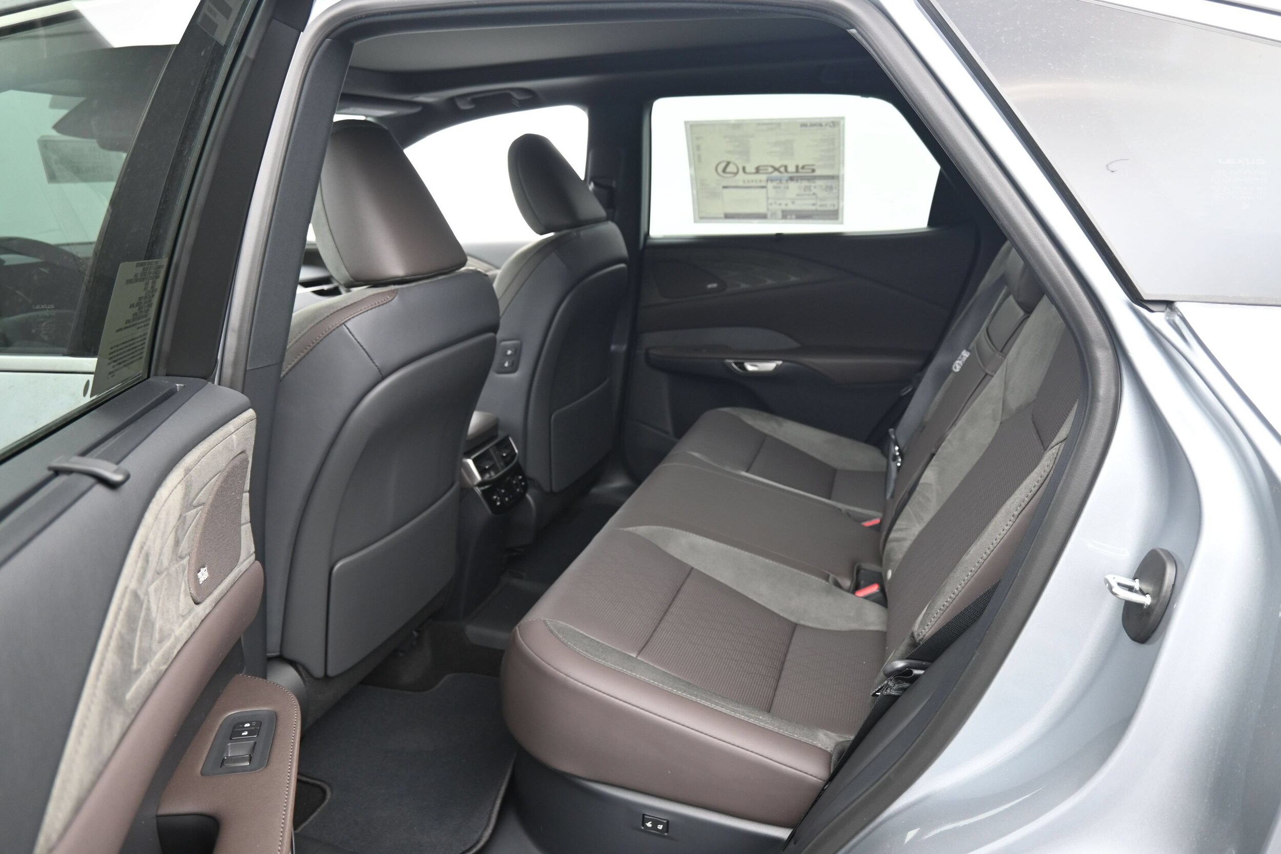 2026 Lexus RX 450h+ Luxury - Photo 10