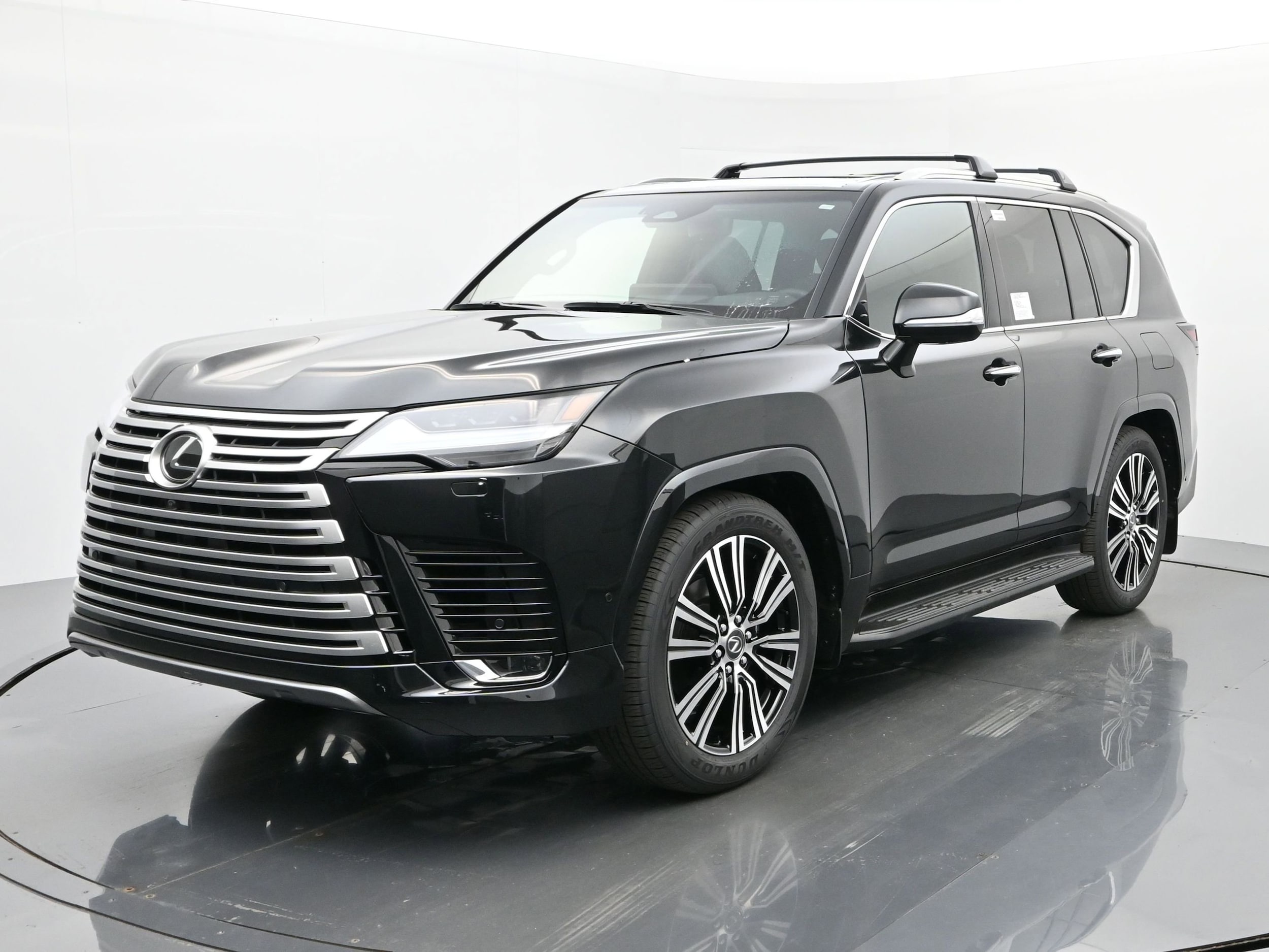 2025 Lexus LX Luxury's photo
