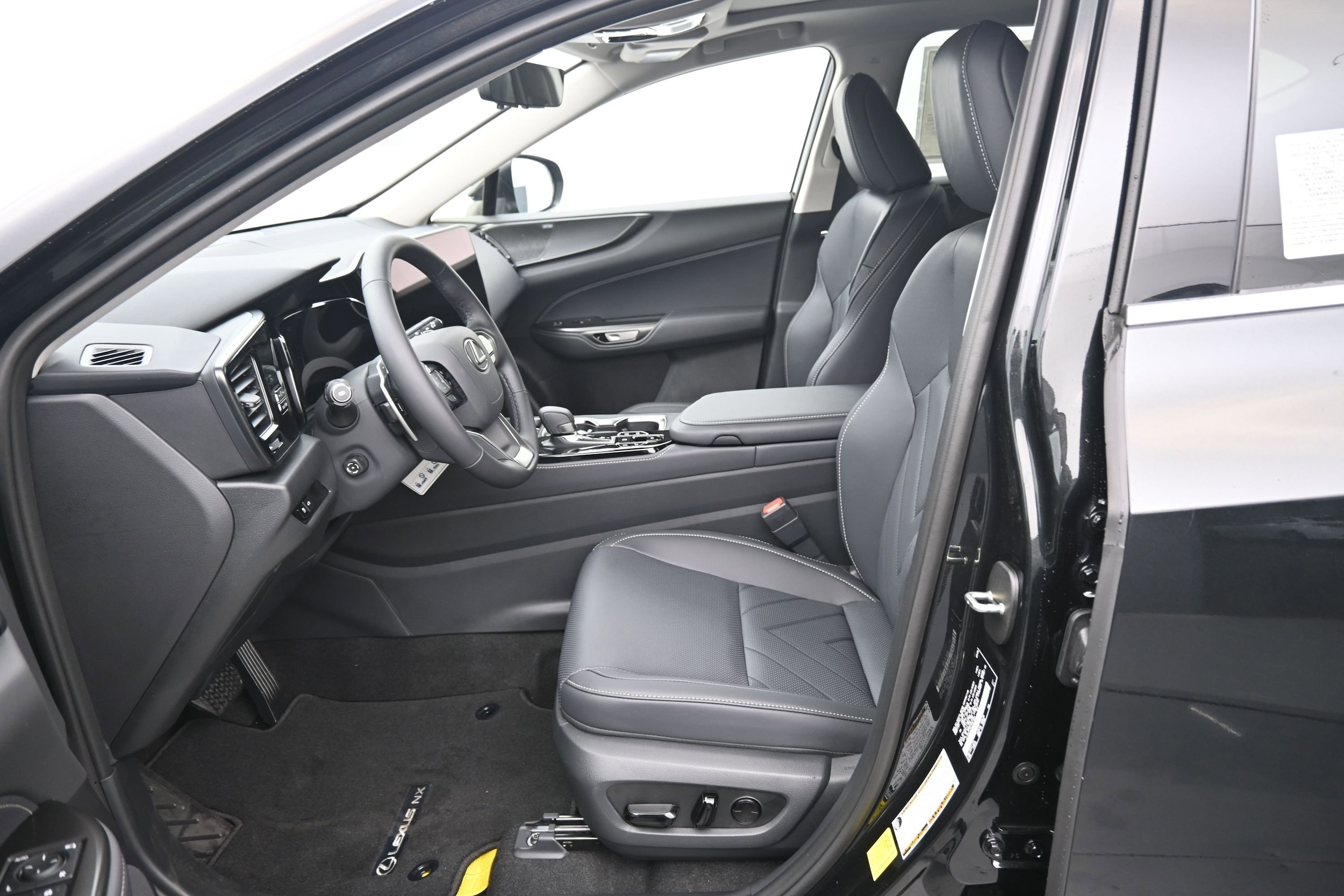 2026 Lexus NX 450h+ Luxury - Photo 11