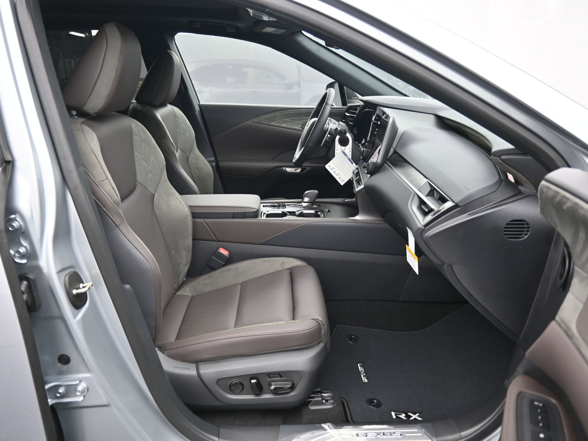 2026 Lexus RX 450h+ Luxury - Photo 13