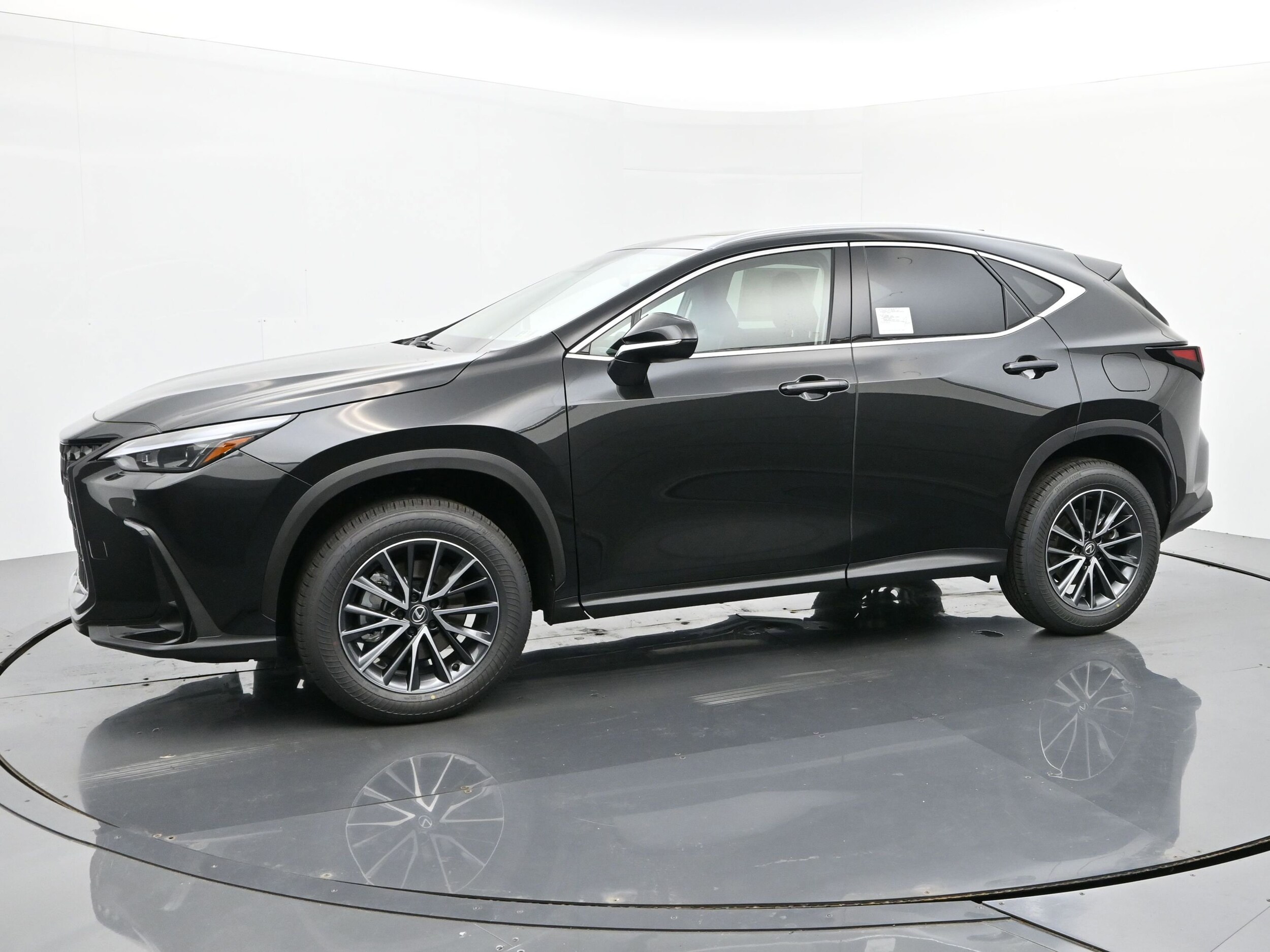 2025 Lexus NX 350 photo 2