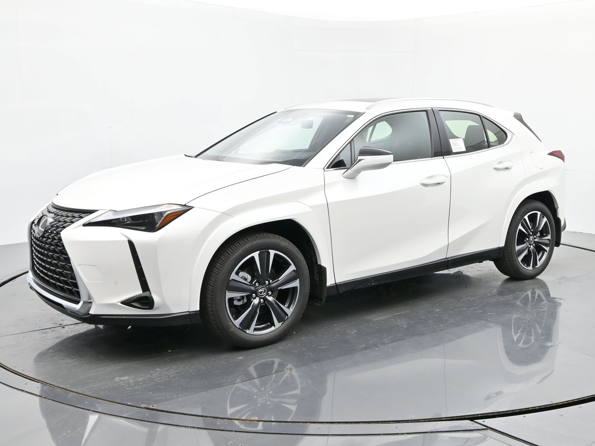 2025 Lexus UX Hybrid 300h Premium's photo