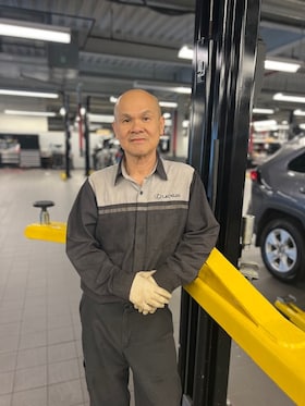 Staff member Sammy Lee from ID_f0faf3bd4224