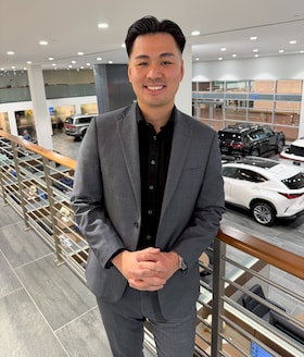 Staff member Raymond Liang from ID_8cdd195e9cb8