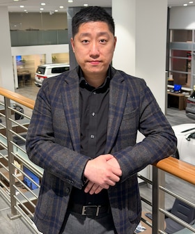 Staff member David Kim from ID_8cdd195e9cb8