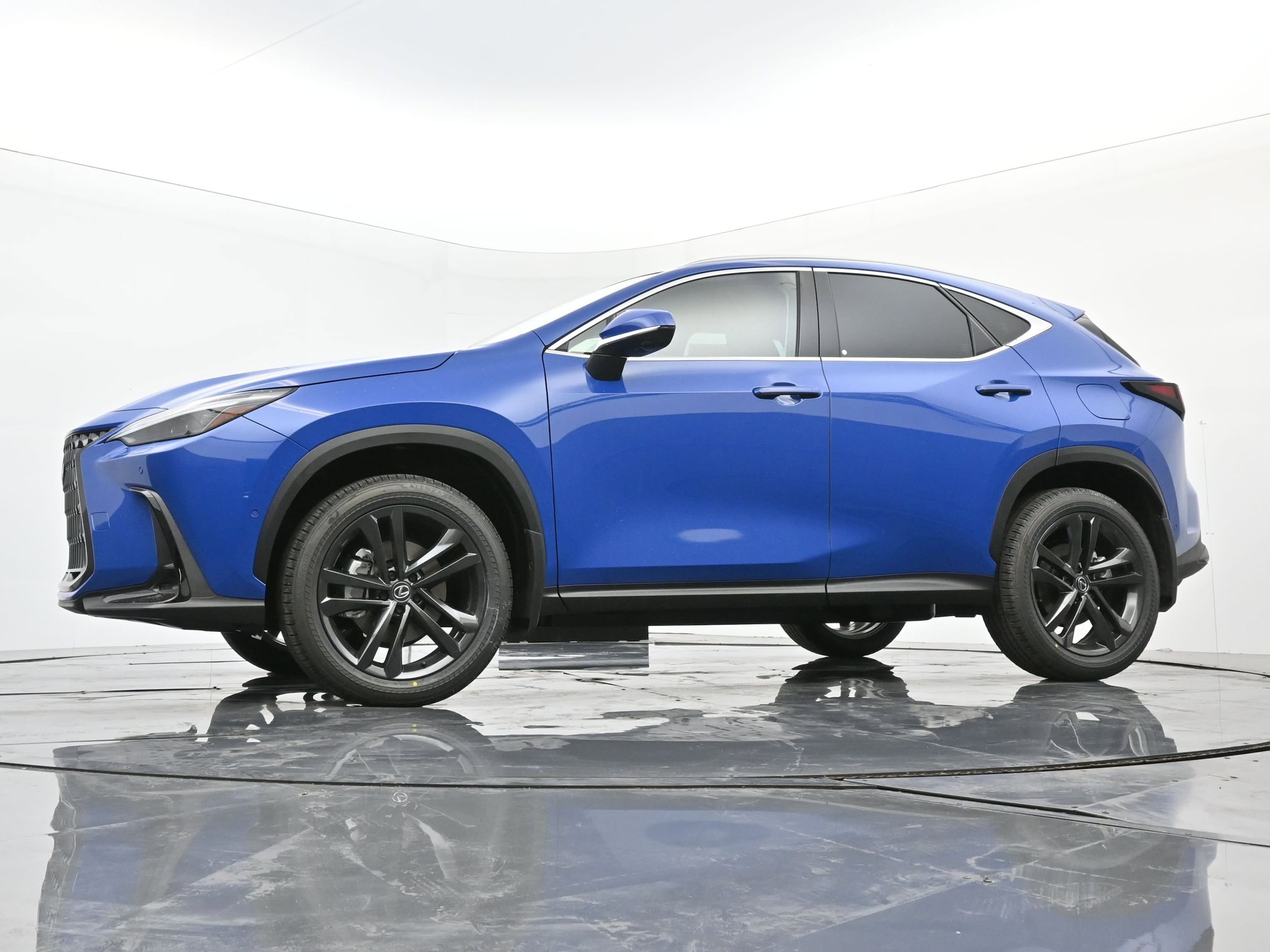 2025 Lexus NX - Photo 16