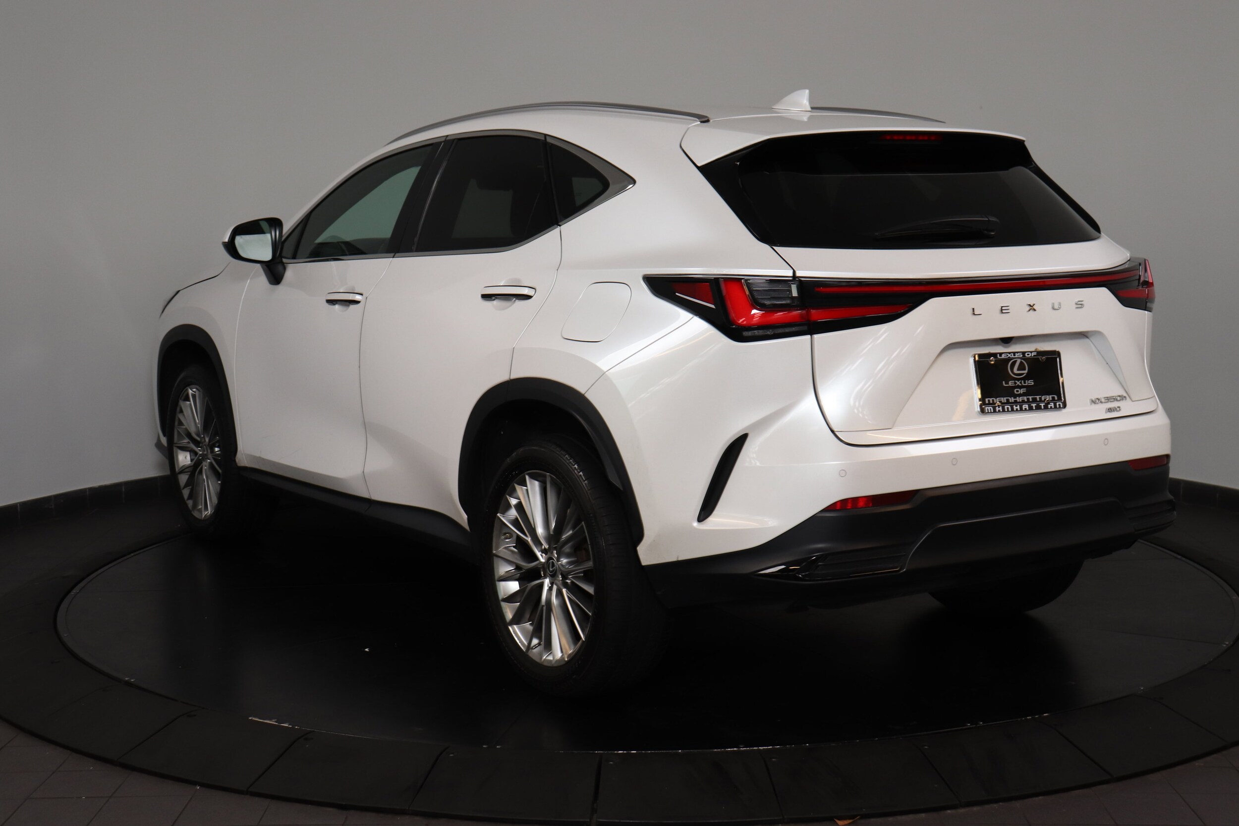 2023 Lexus NX 350h Premium photo 3
