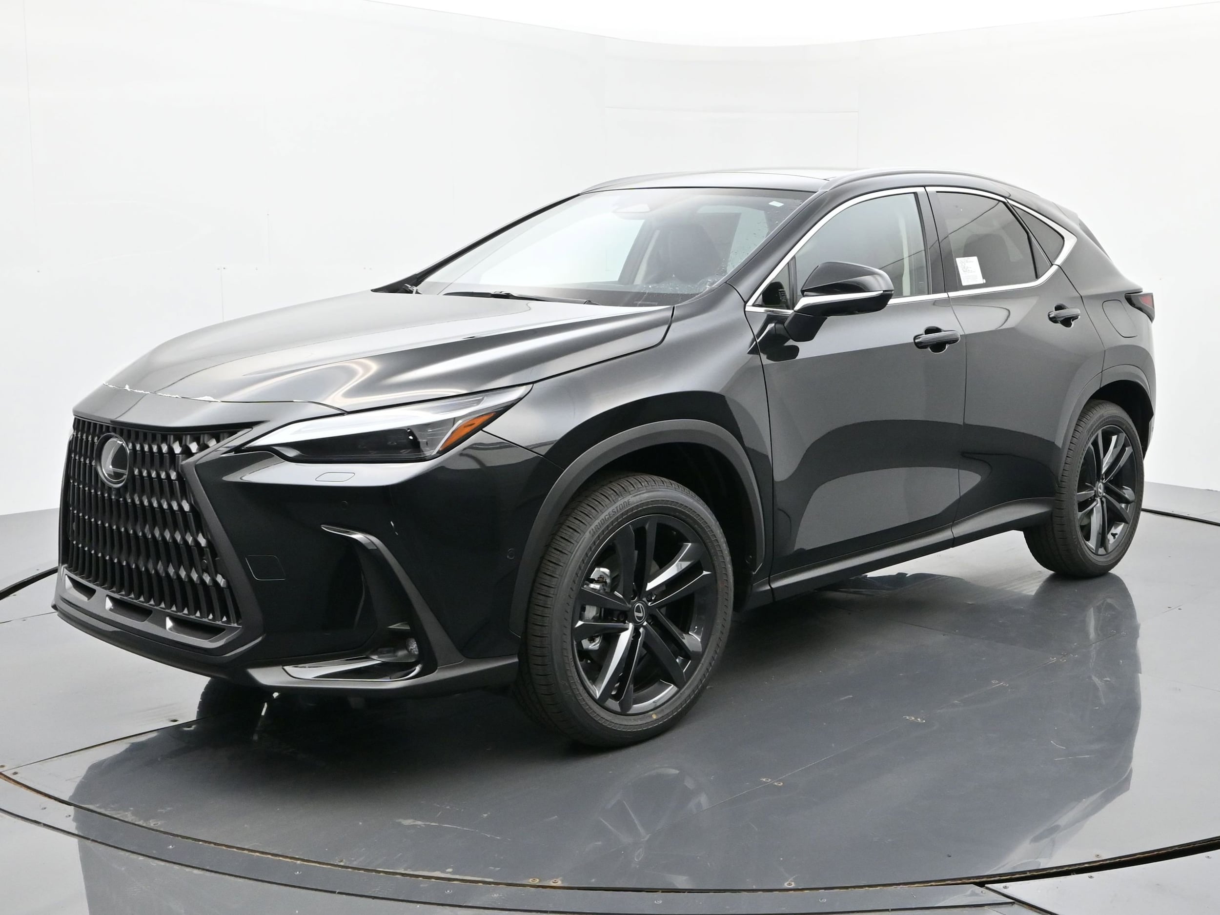 2026 Lexus NX PHEV 450h+'s photo