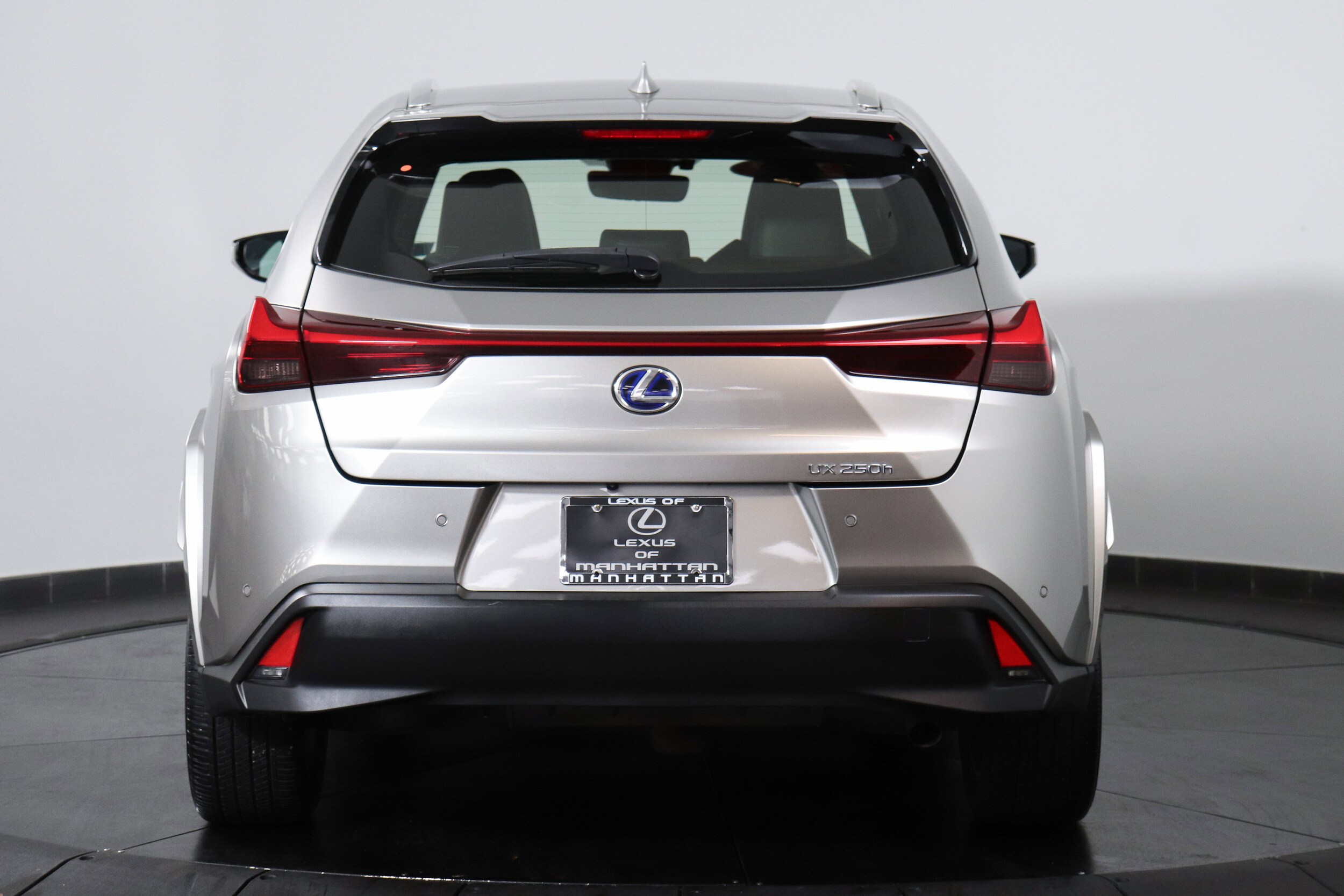 2022 Lexus UX 250h photo 4