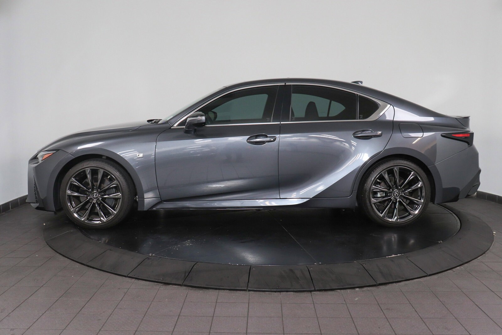 2022 Lexus IS 350 F SPORT photo 2