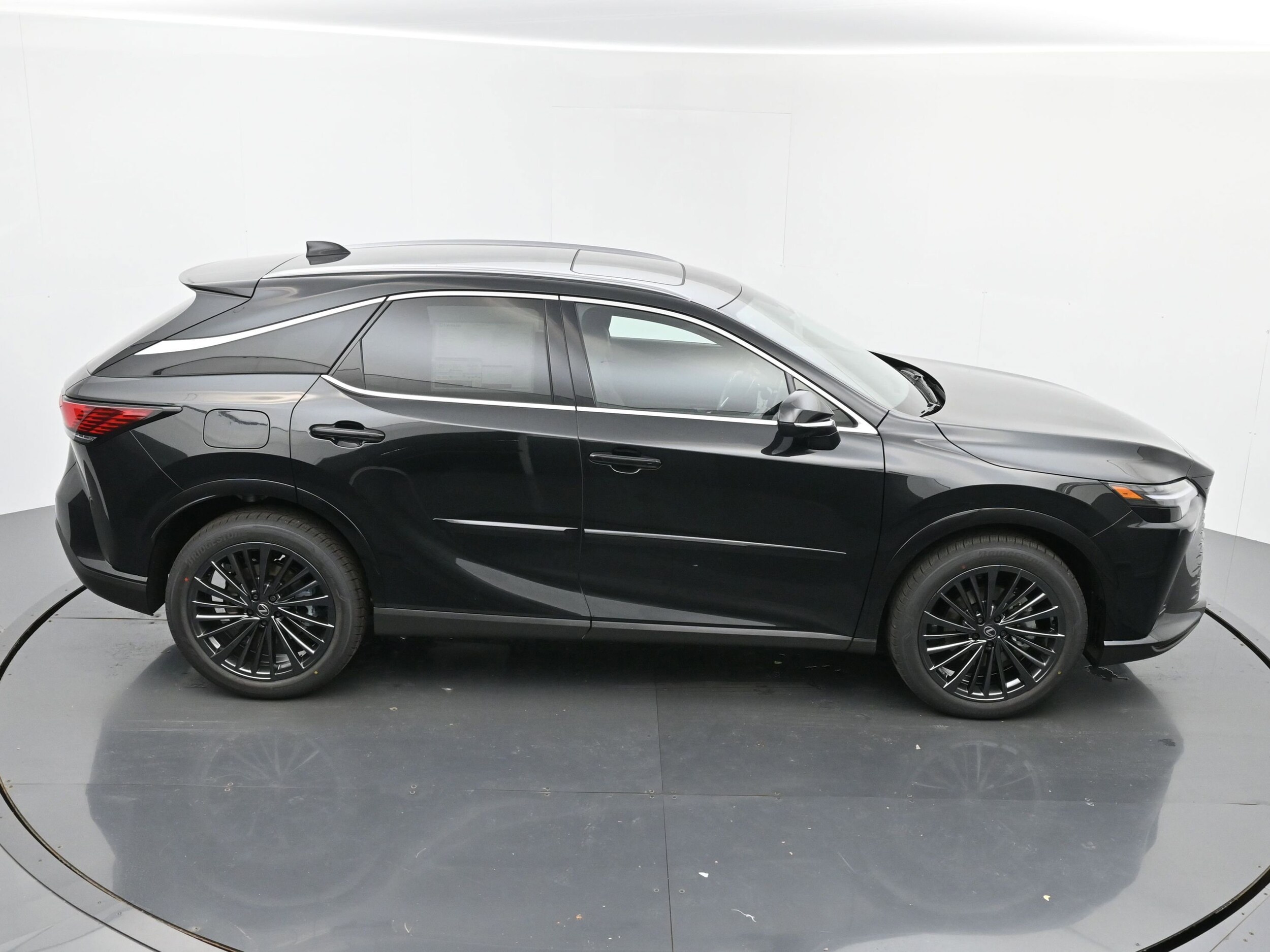 2026 Lexus RX 450h+ Premium - Photo 28