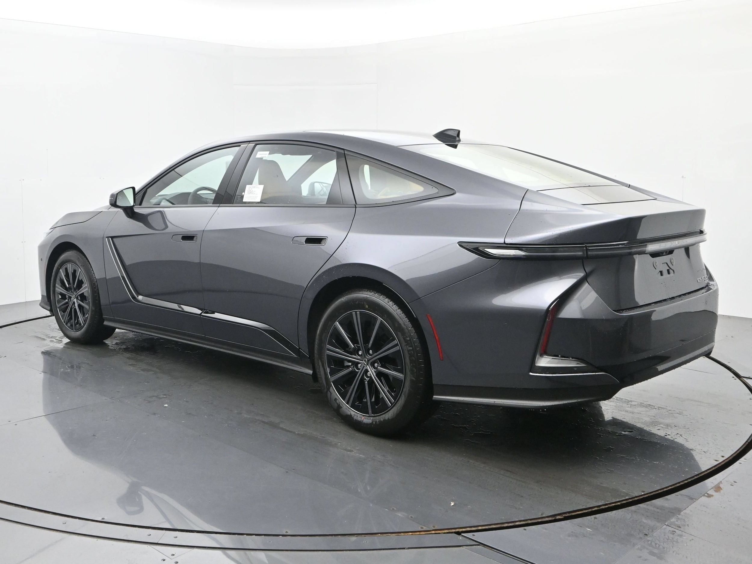 2026 Lexus ESe 3