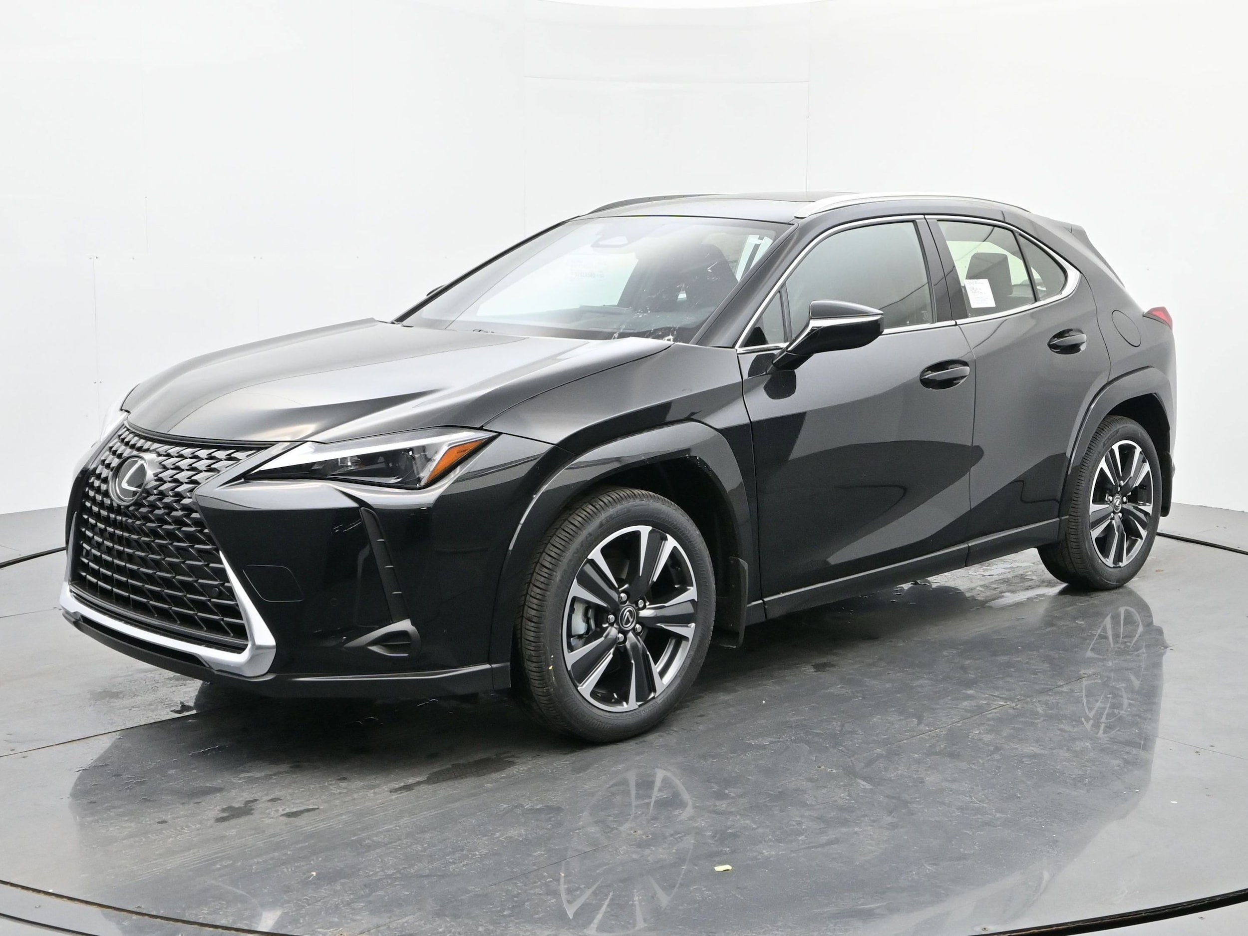 2025 Lexus UX Premium's photo