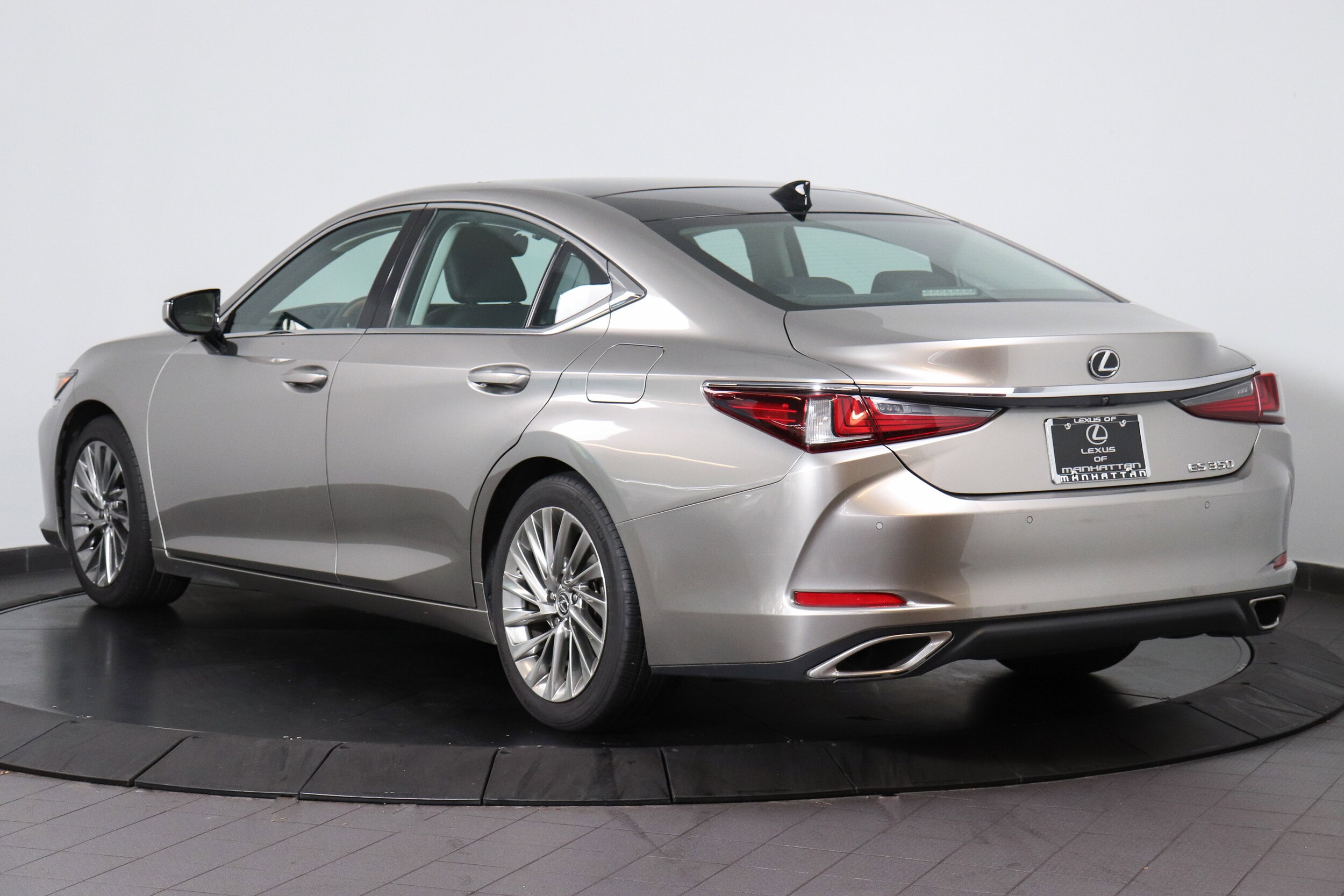 2019 Lexus ES 350 Ultra Luxury photo 3
