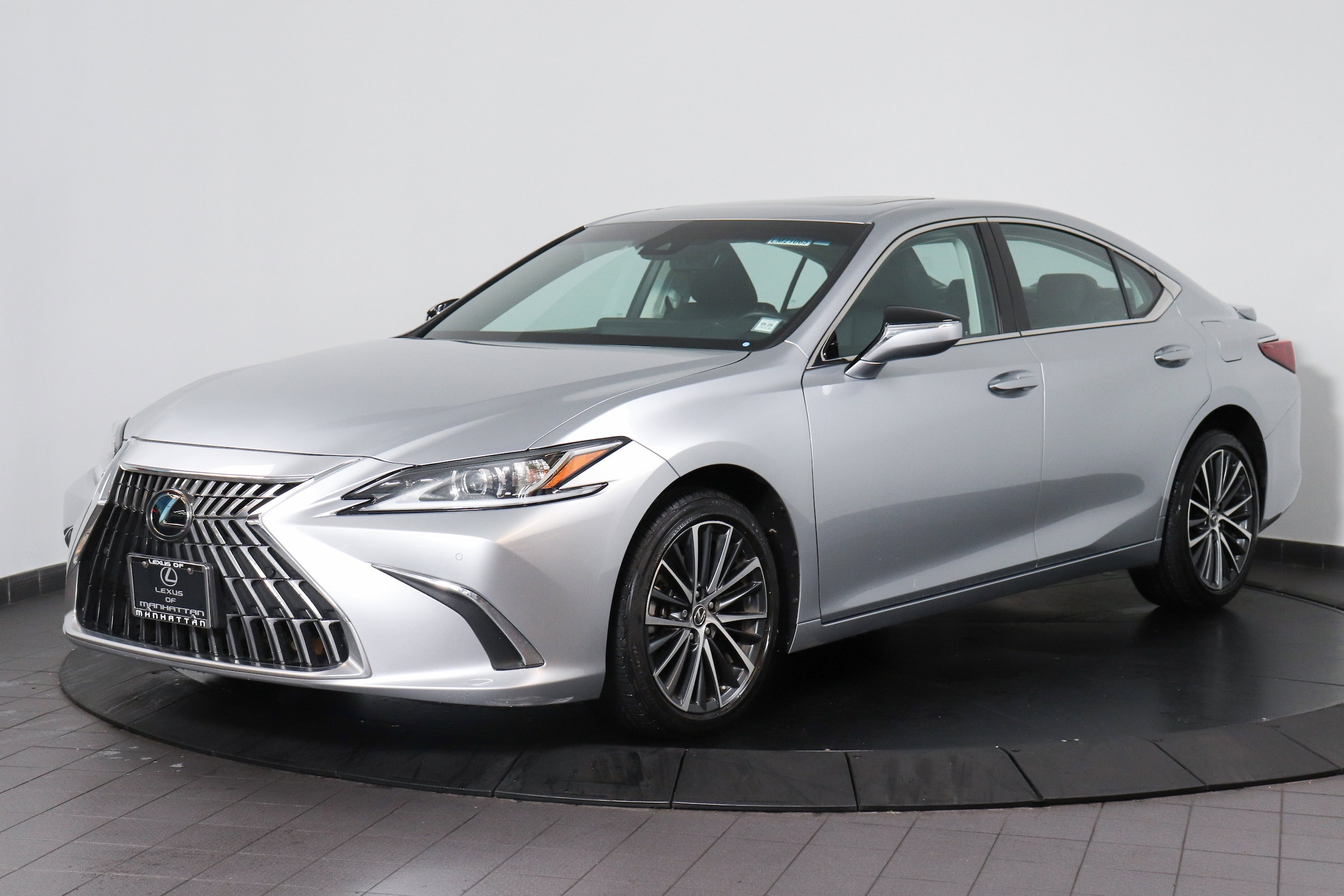 2023 Lexus ES 250's photo