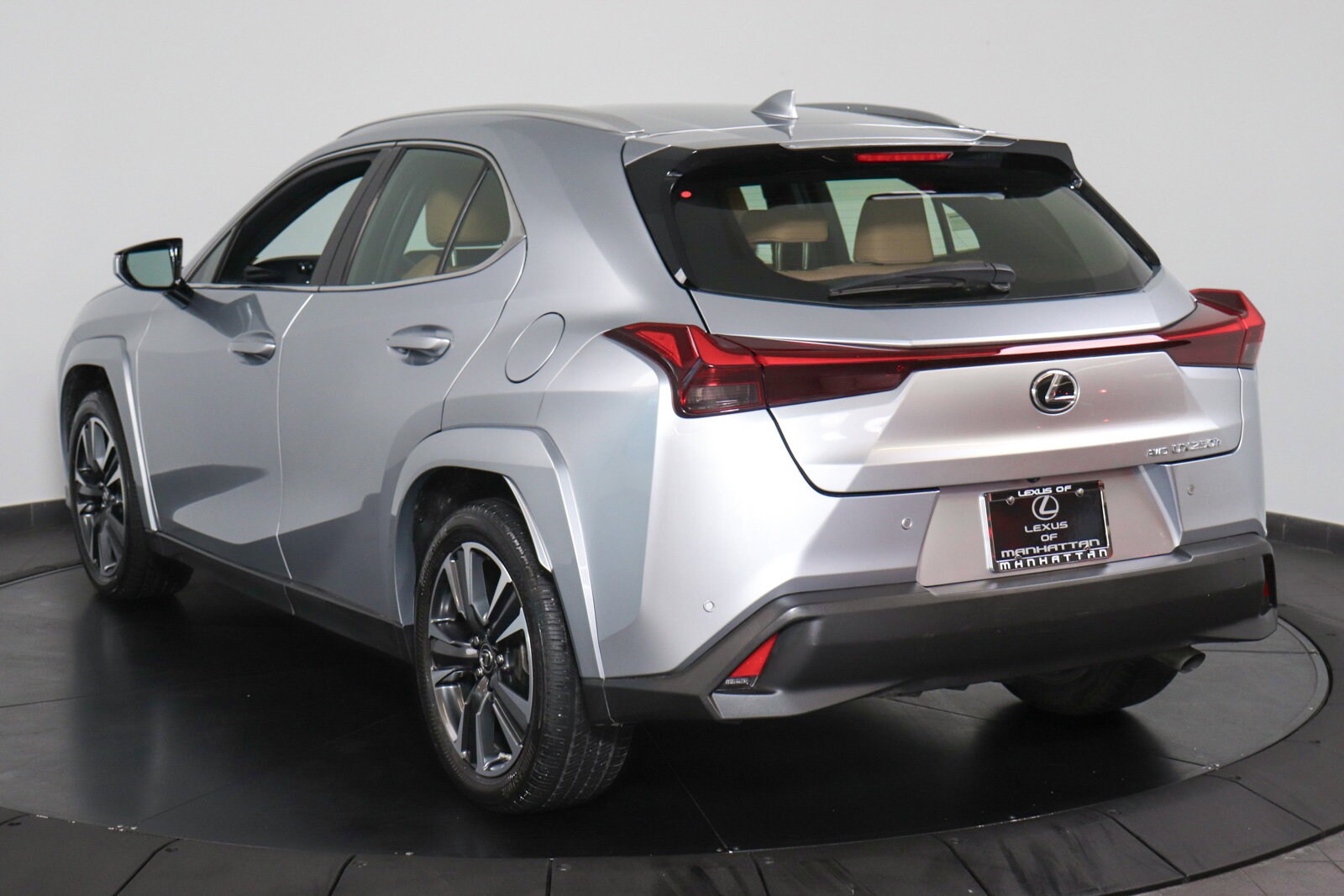 2024 Lexus UX 250h Premium photo 3