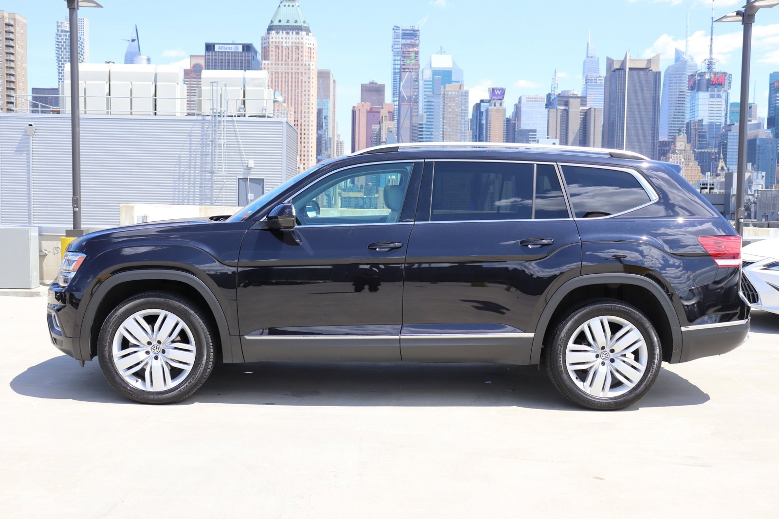 Used 2018 Volkswagen Atlas SEL Premium with VIN 1V2NR2CA1JC553640 for sale in New York, NY