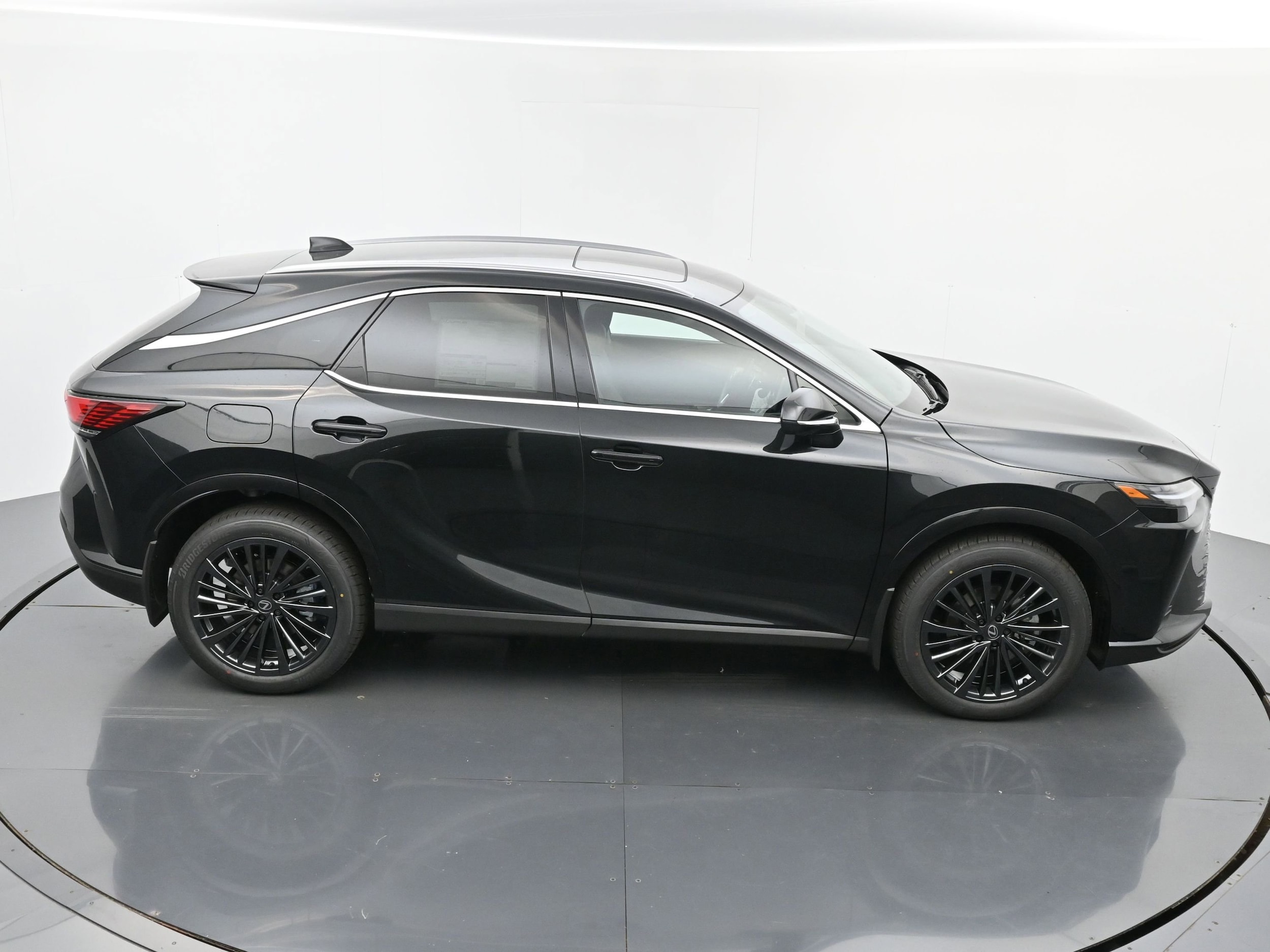 2026 Lexus RX 450h+ Premium - Photo 28