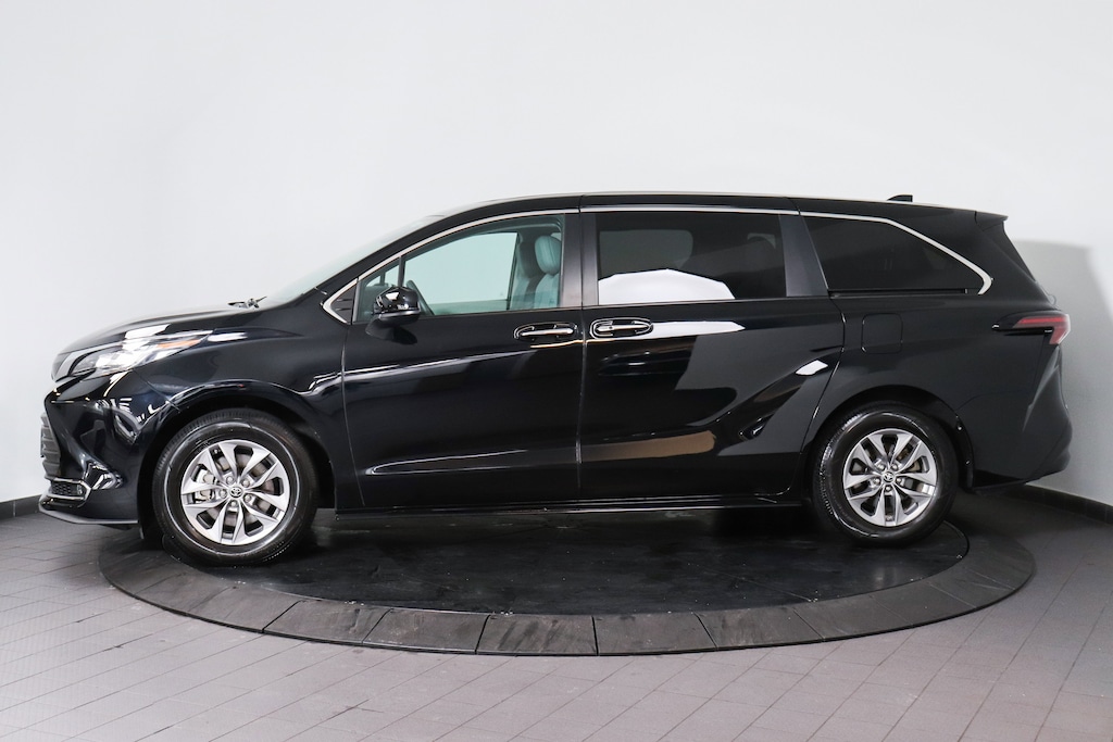 Used 2023 Toyota Sienna XLE