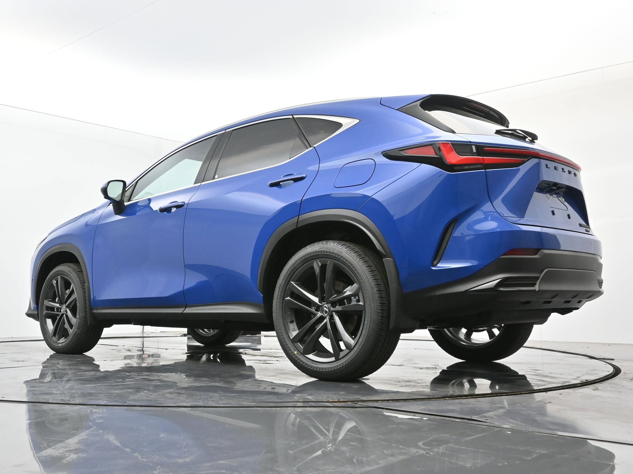 2025 Lexus NX - Photo 17