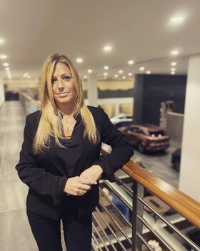 Staff member Jennifer Barbieri from ID_28cffcd87565