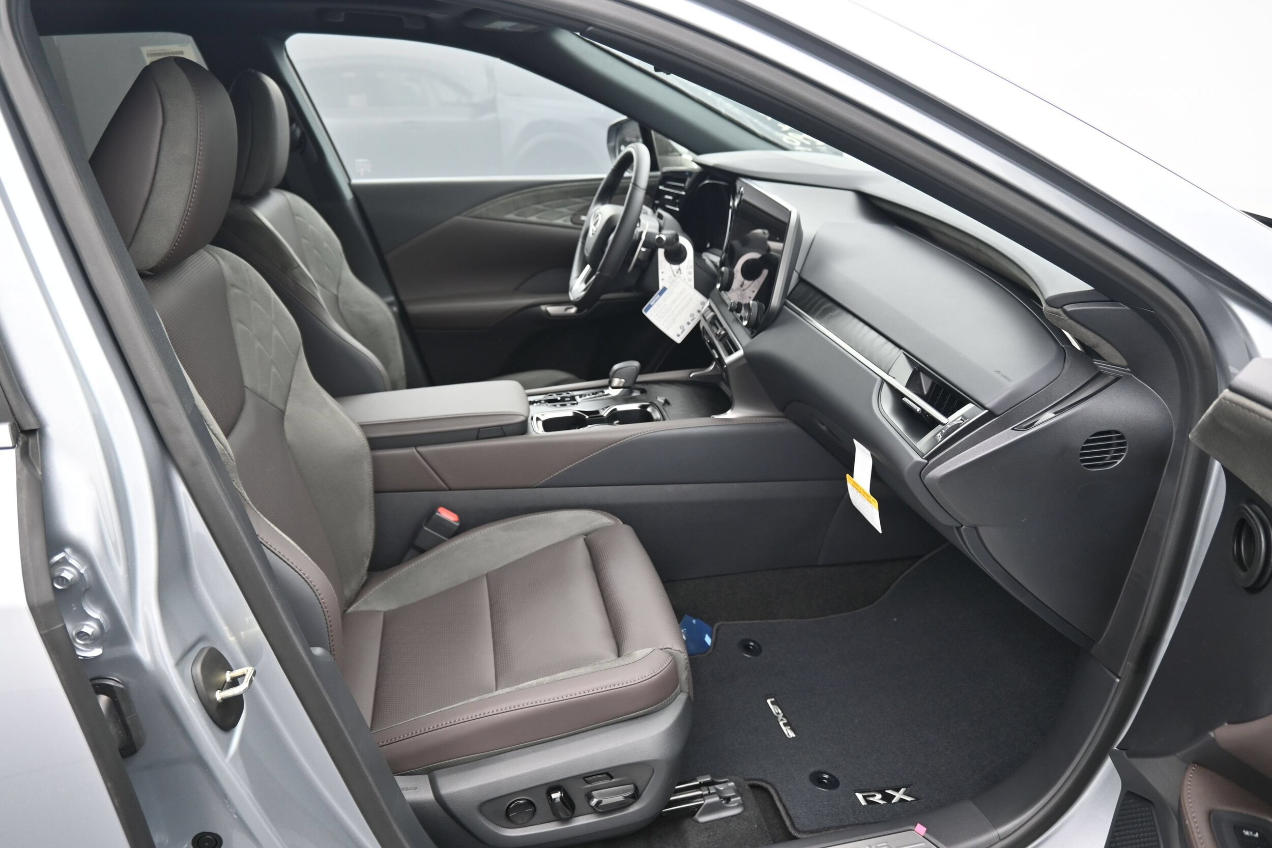 2026 Lexus RX 450h+ Luxury - Photo 13