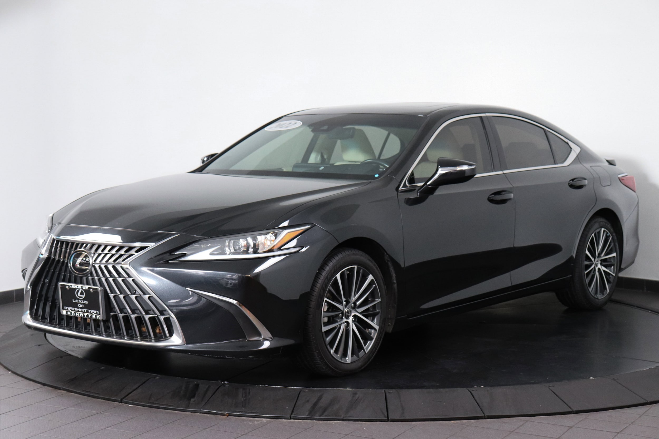 2022 Lexus ES 350's photo