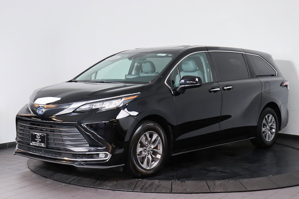 Used 2023 Toyota Sienna XLE