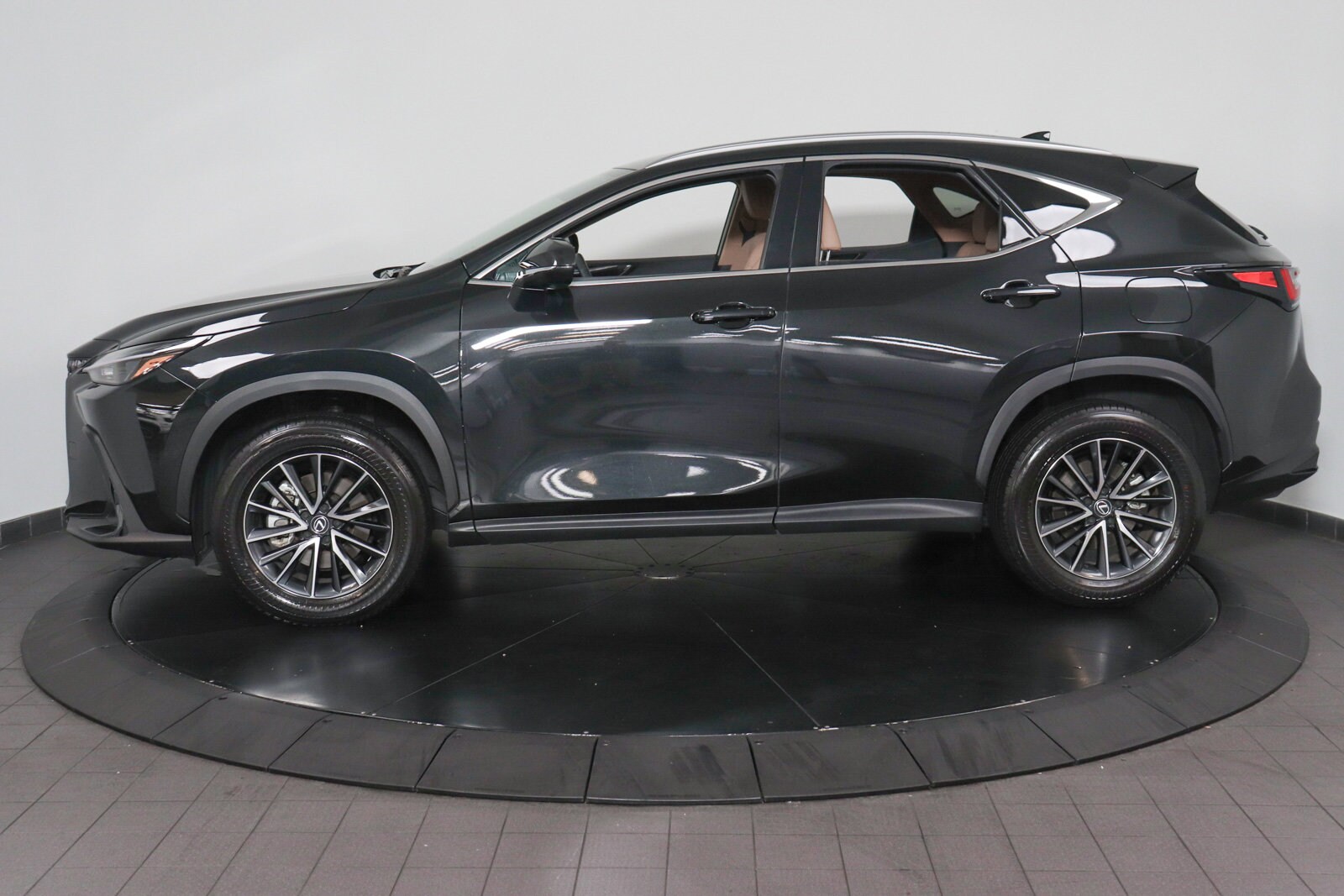 2024 Lexus NX 350 photo 2