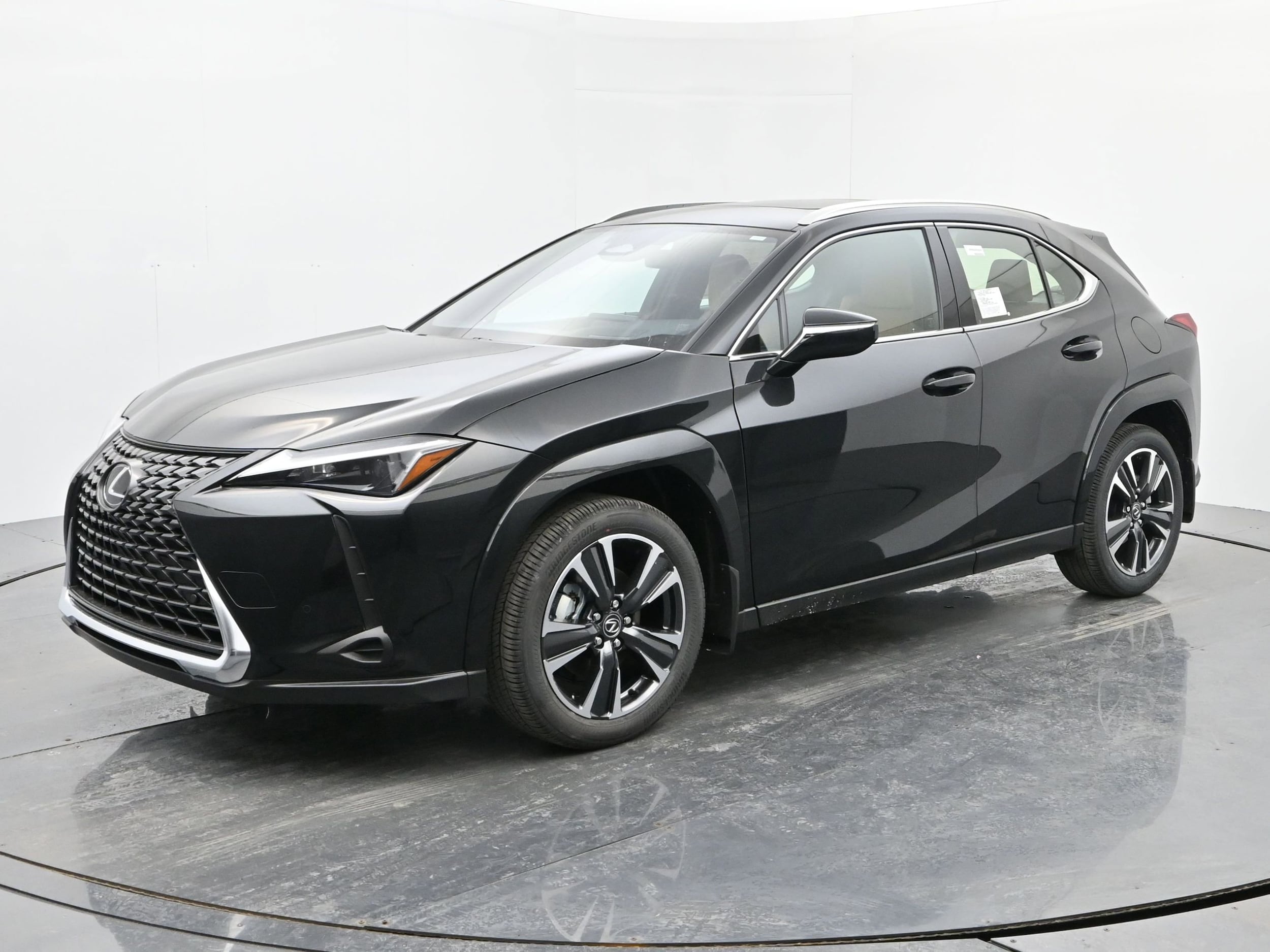 2025 Lexus UX Hybrid 300h Premium's photo