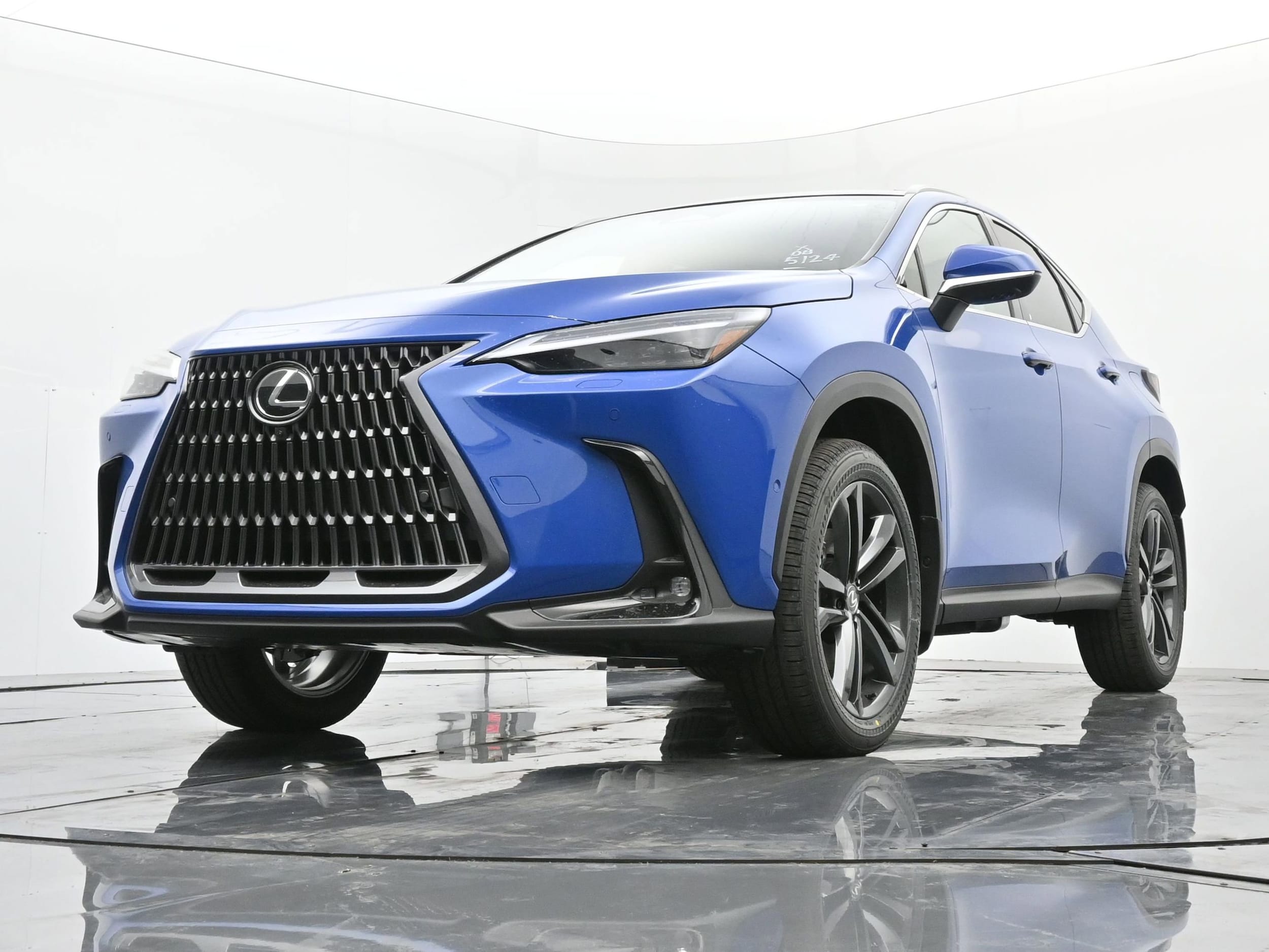 2025 Lexus NX - Photo 15