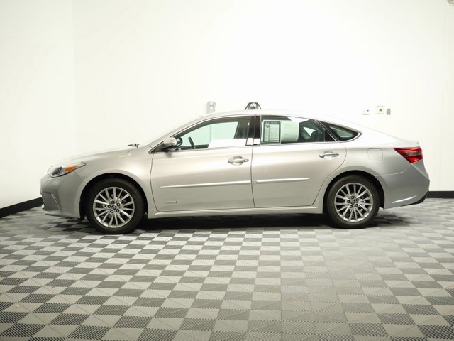 2018 Toyota Avalon Hybrid Limited photo 2