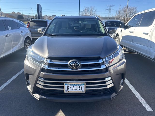 Used 2018 Toyota Highlander Limited with VIN 5TDDZRFH7JS912521 for sale in Maplewood, Minnesota