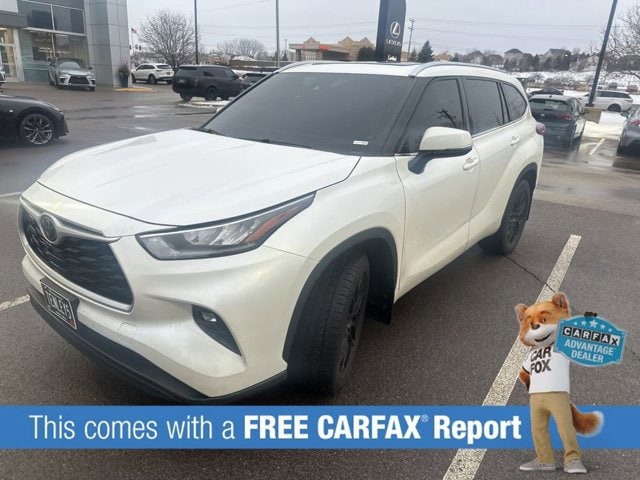 Used 2020 Toyota Highlander XLE with VIN 5TDGZRBH2LS002040 for sale in Maplewood, Minnesota