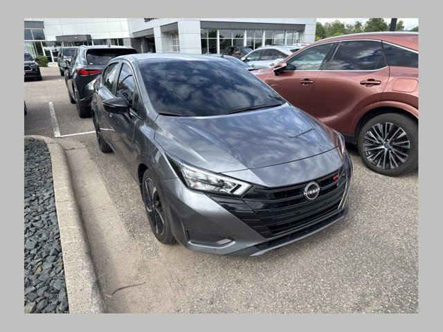 2023 Nissan Versa 1.6 SR CVT's photo
