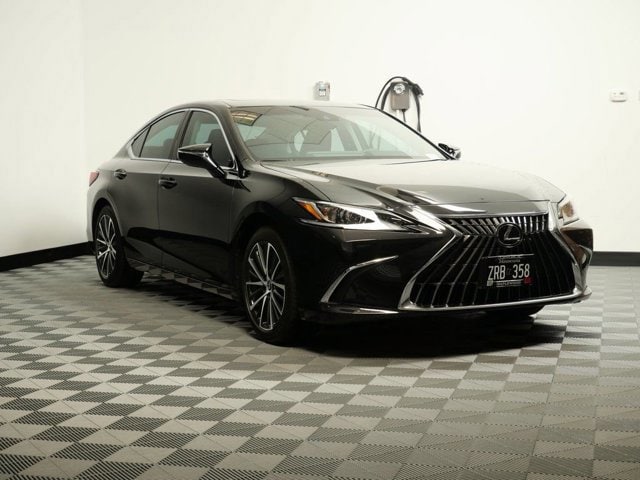 2025 Lexus ES 350's photo